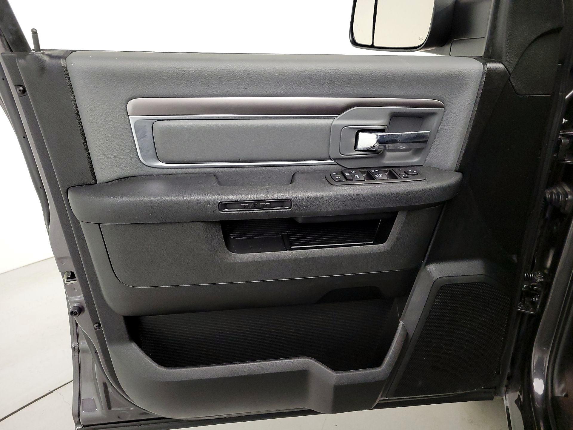 Thumbnail: 2023 RAM 1500 Classic - 12