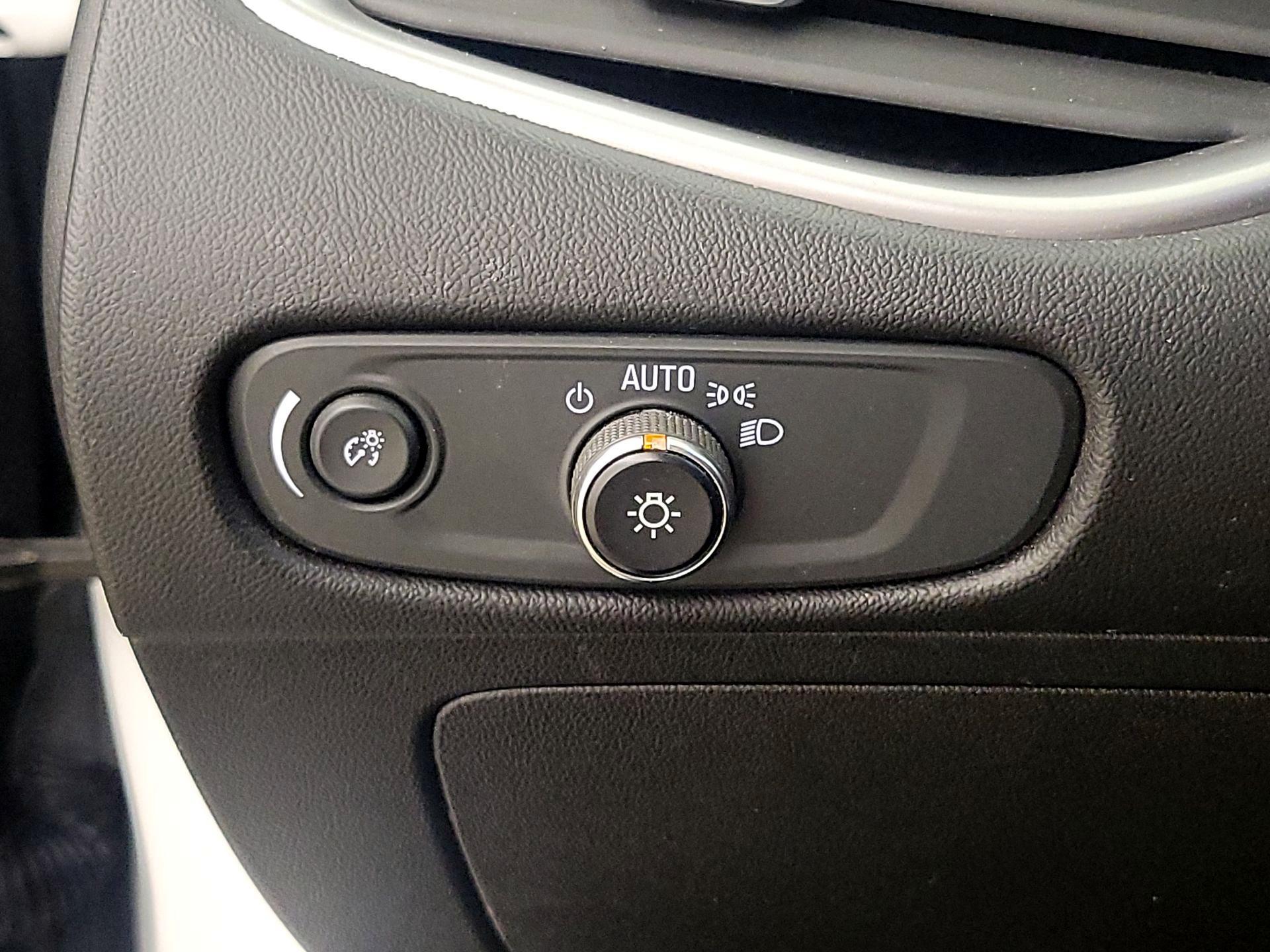 Thumbnail: 2020 Chevrolet Malibu - 13