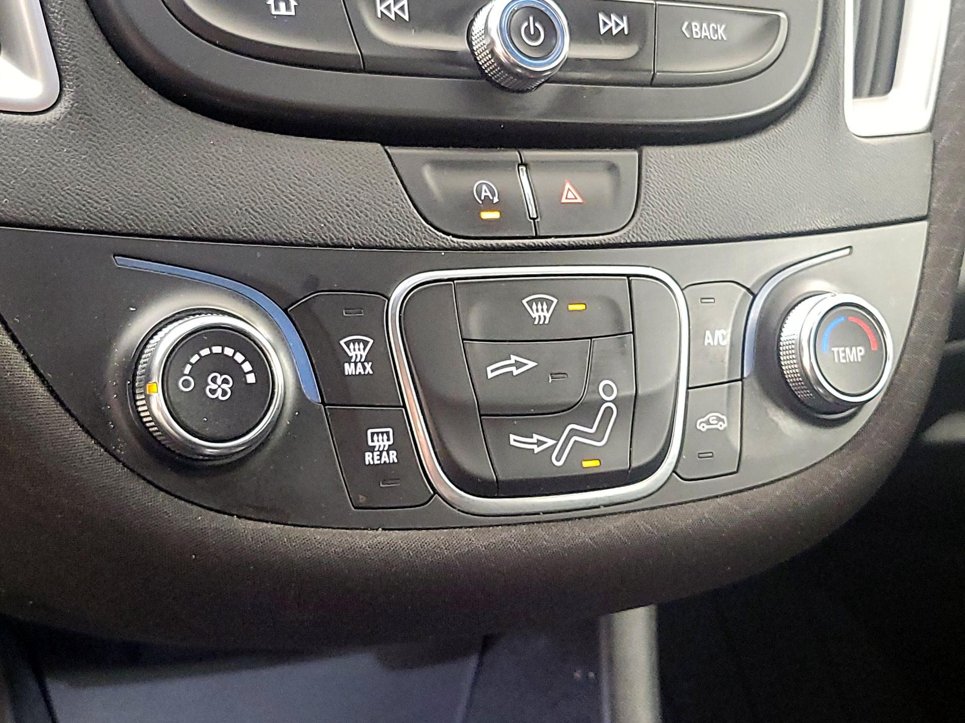 Thumbnail: 2020 Chevrolet Malibu - 16