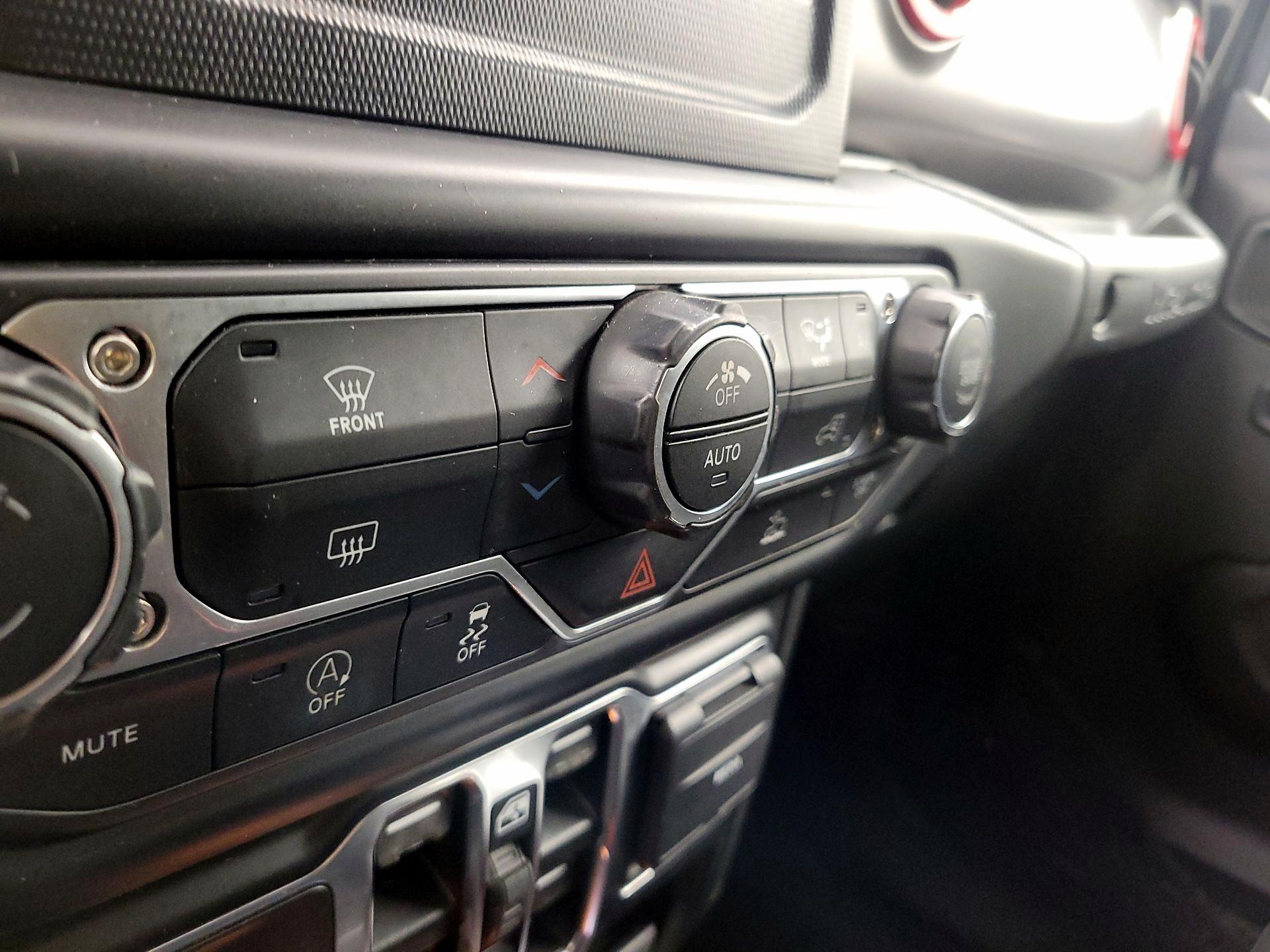 Thumbnail: 2022 Jeep Wrangler - 16