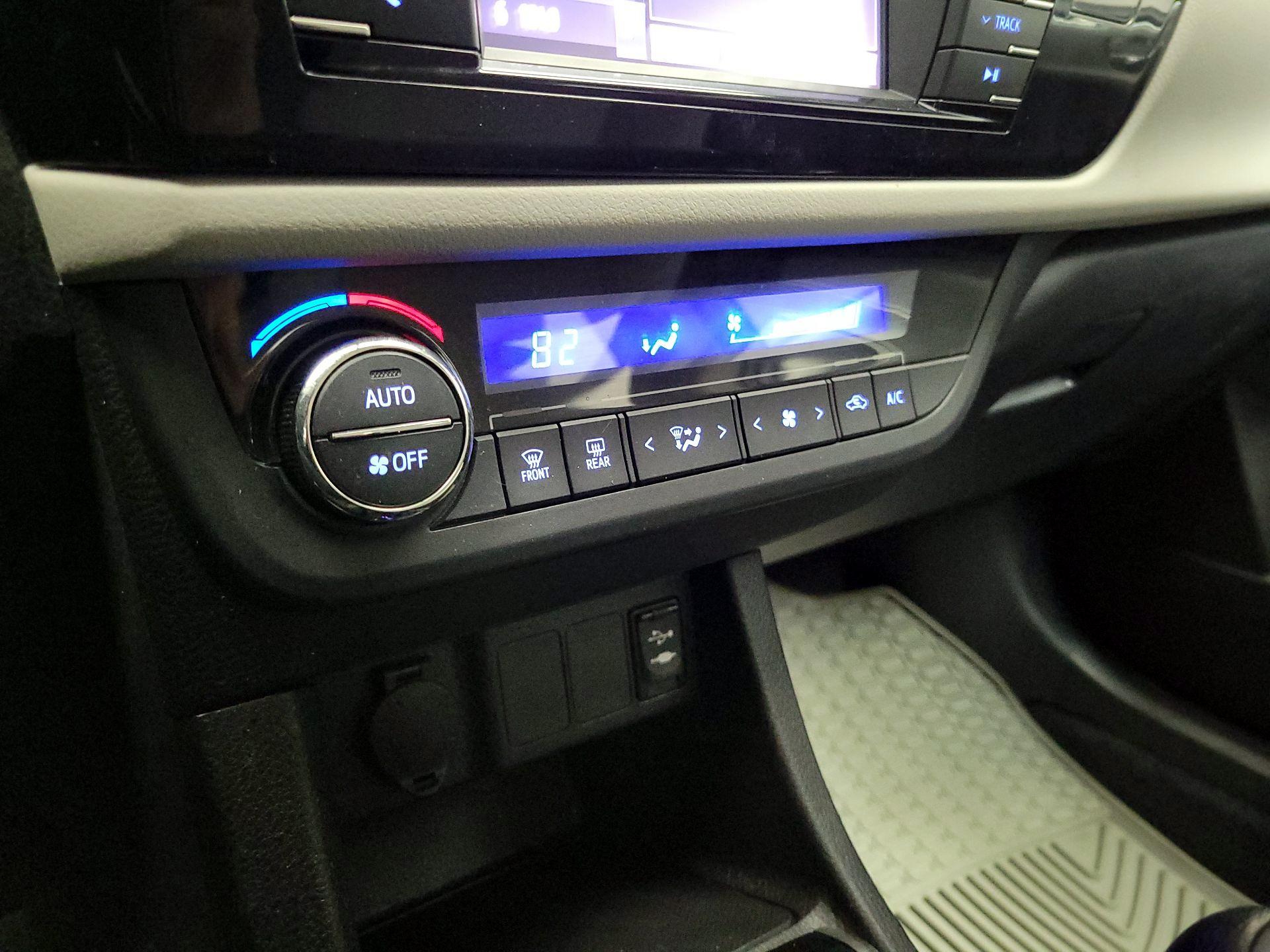 Thumbnail: 2015 Toyota Corolla - 16