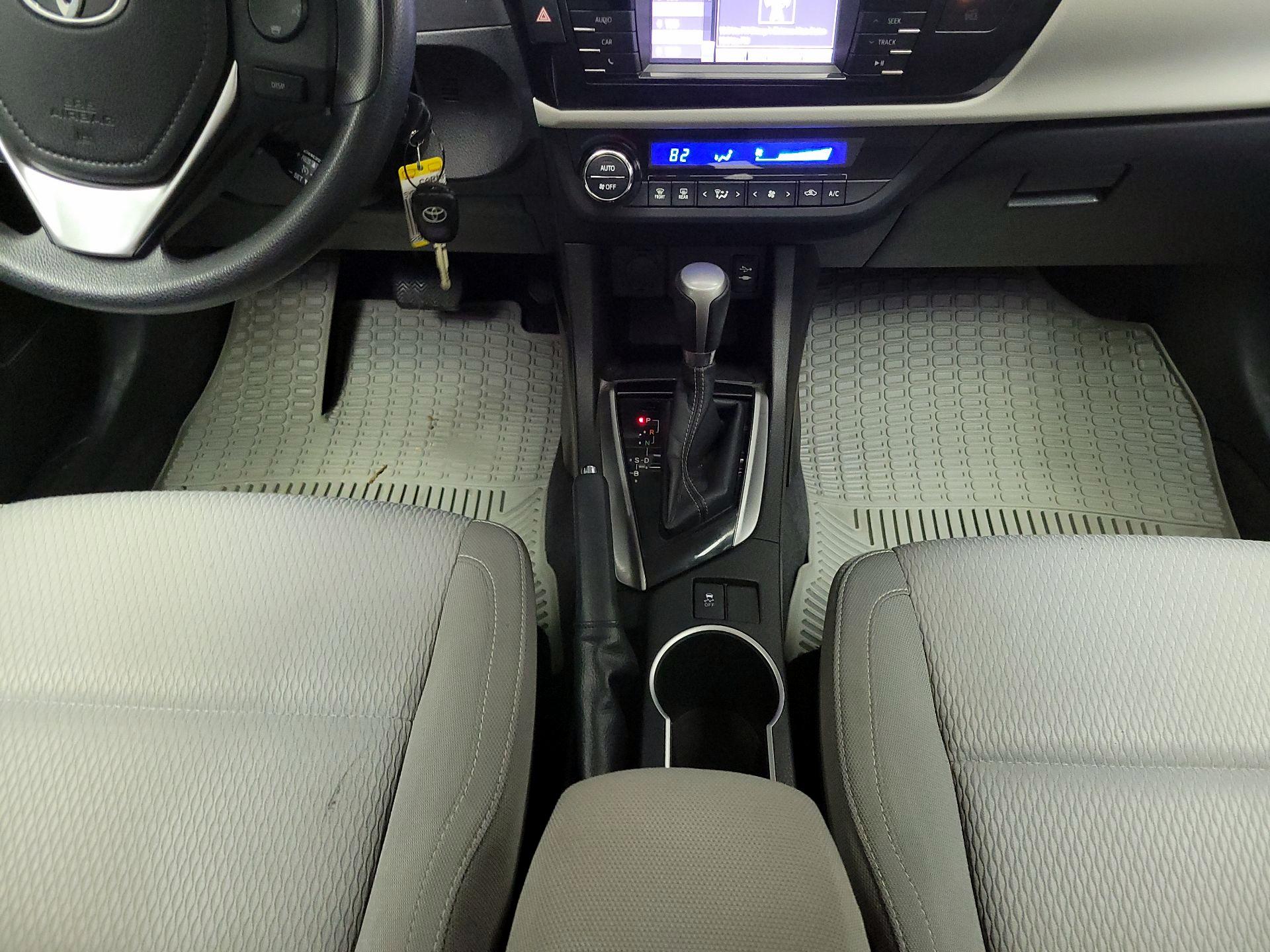 Thumbnail: 2015 Toyota Corolla - 17