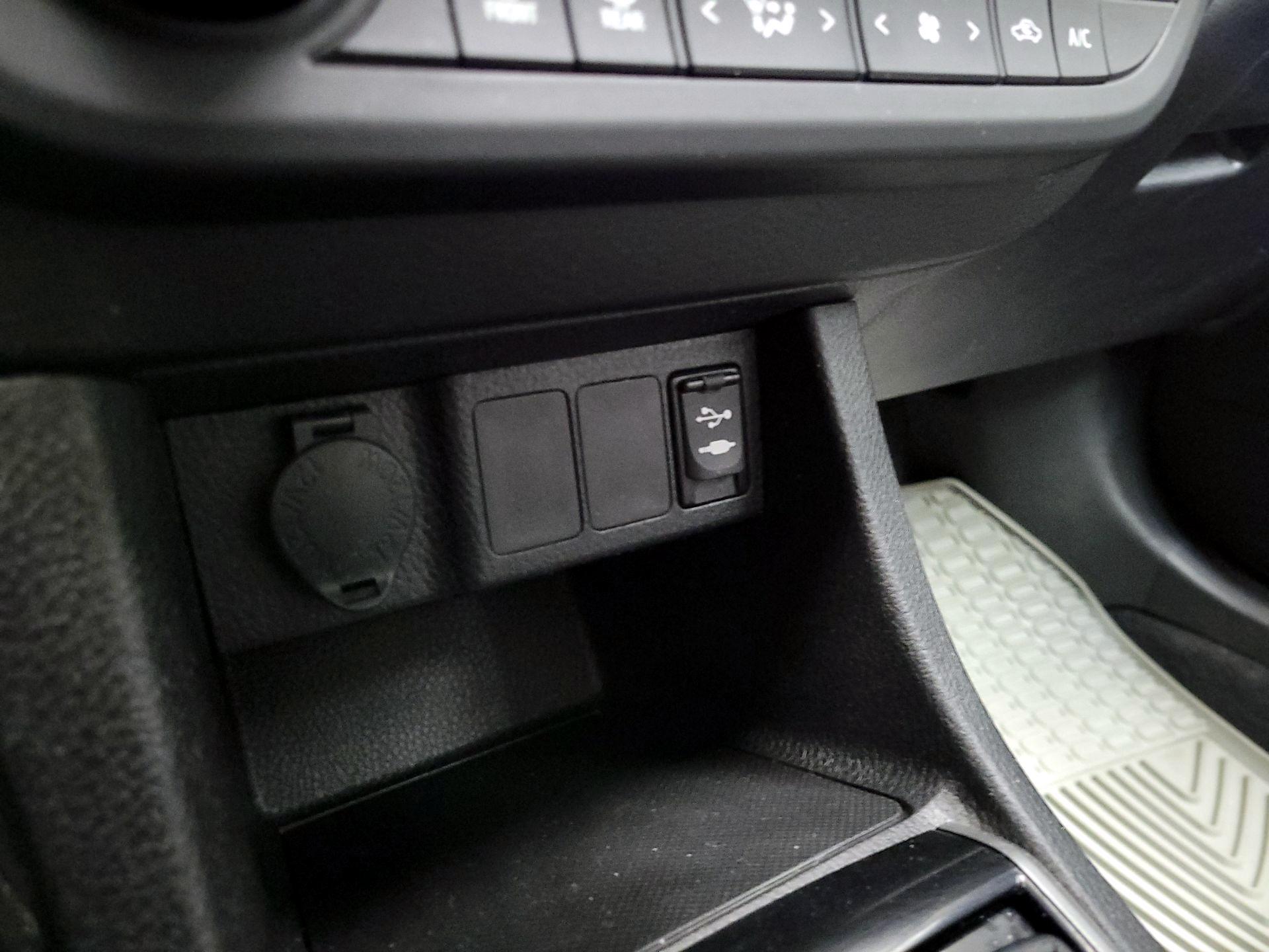 Thumbnail: 2015 Toyota Corolla - 18