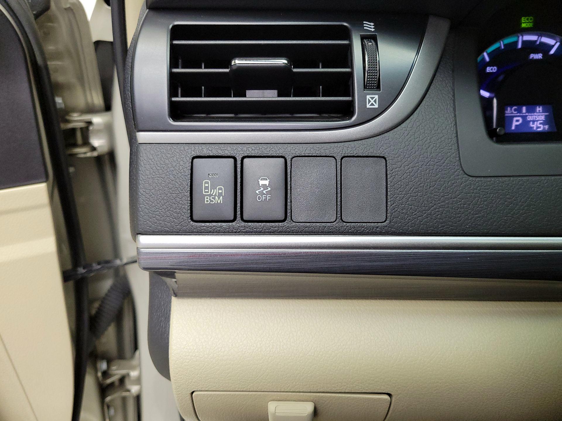 Thumbnail: 2014 Toyota Camry - 13