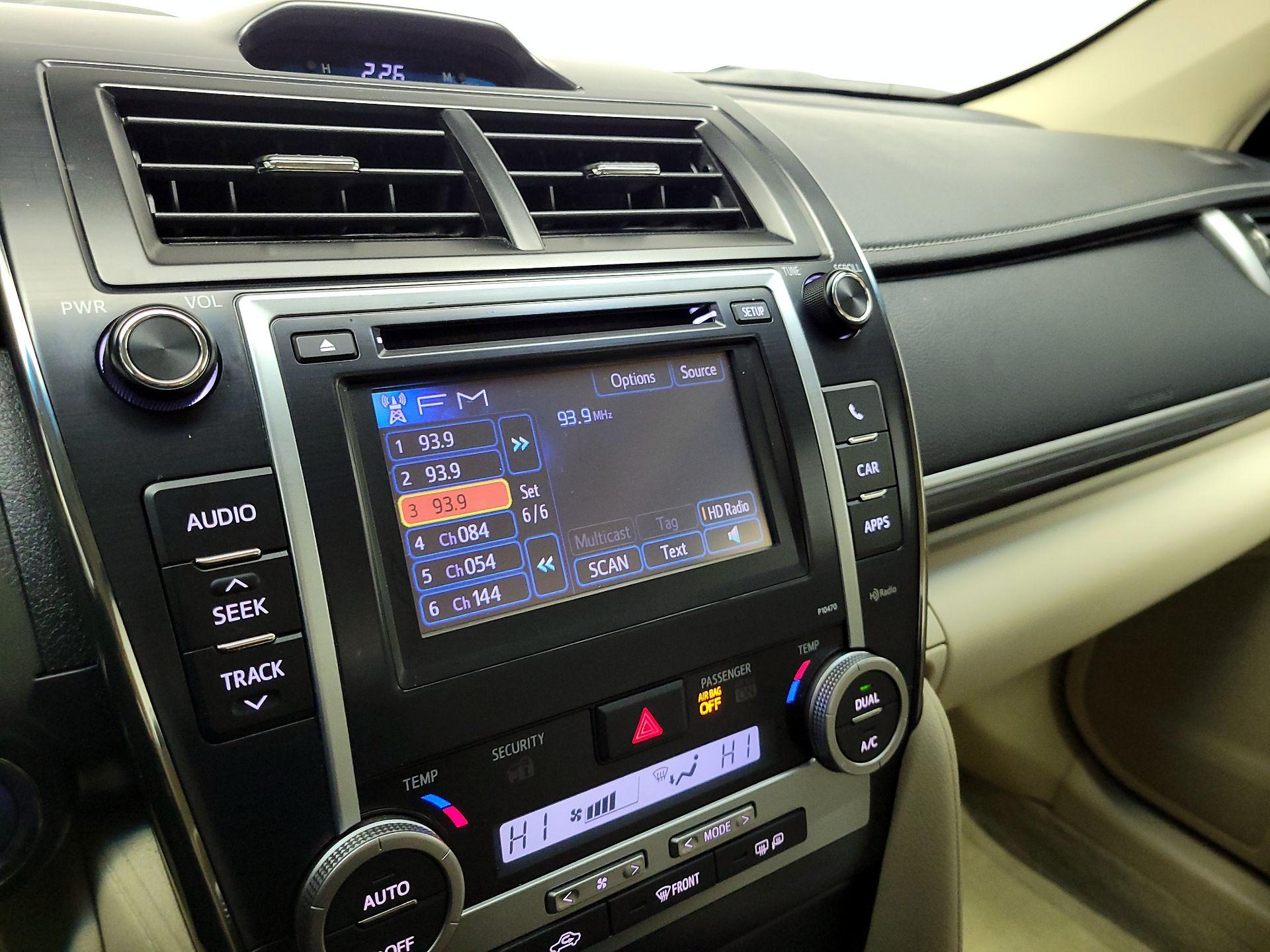 Thumbnail: 2014 Toyota Camry - 16