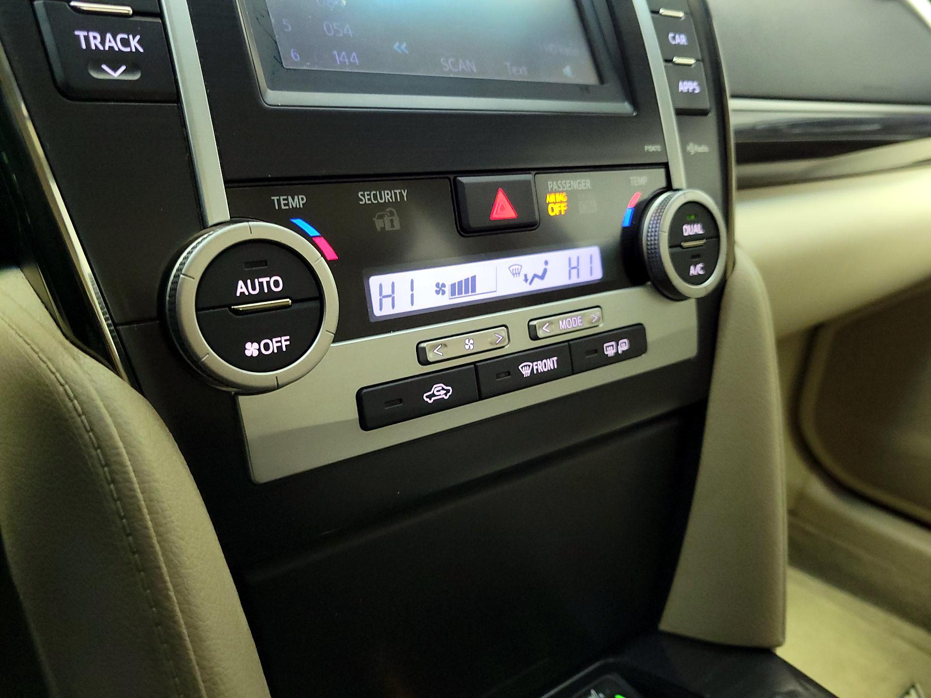 Thumbnail: 2014 Toyota Camry - 17