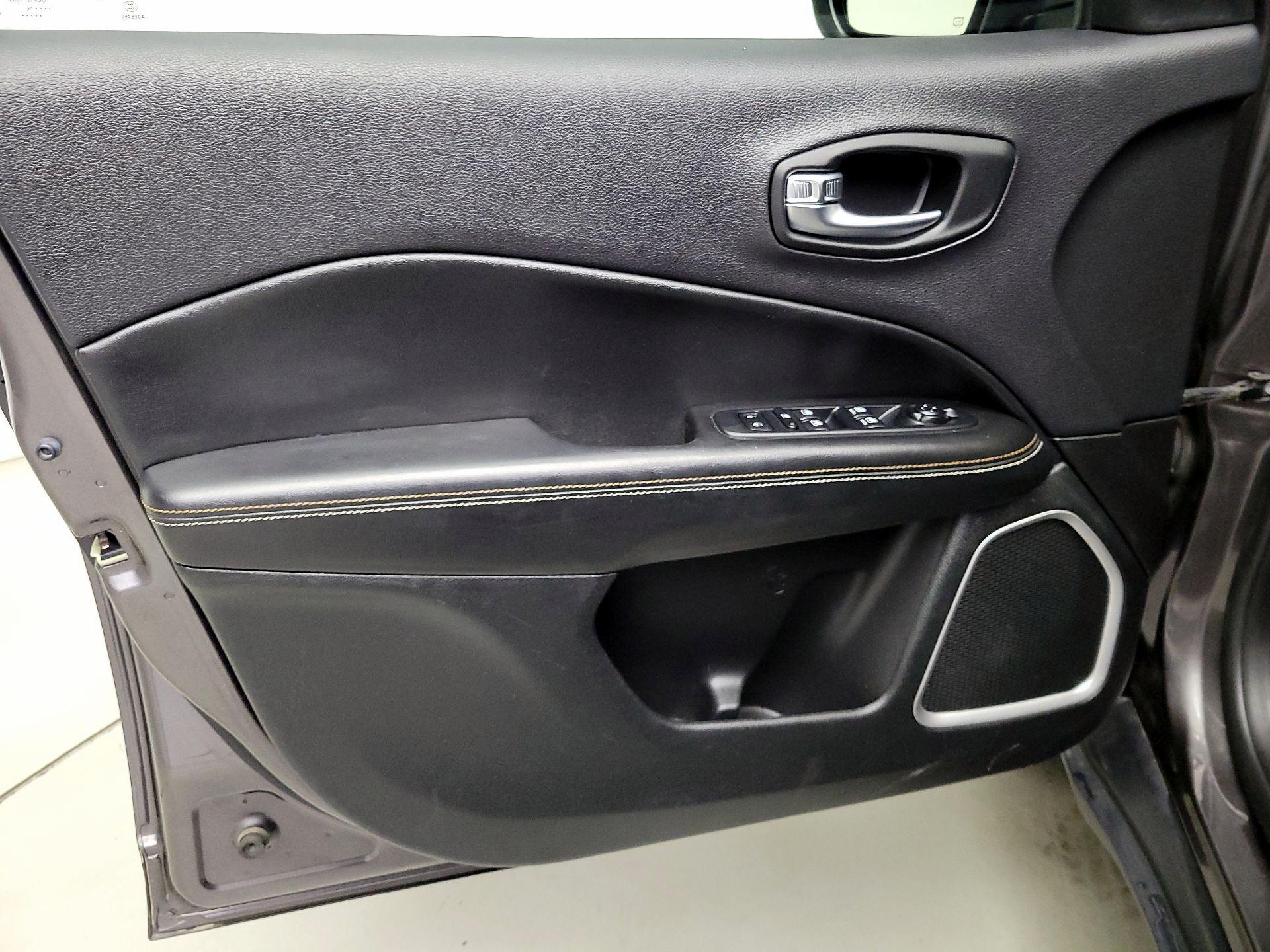 Thumbnail: 2018 Jeep Compass - 12