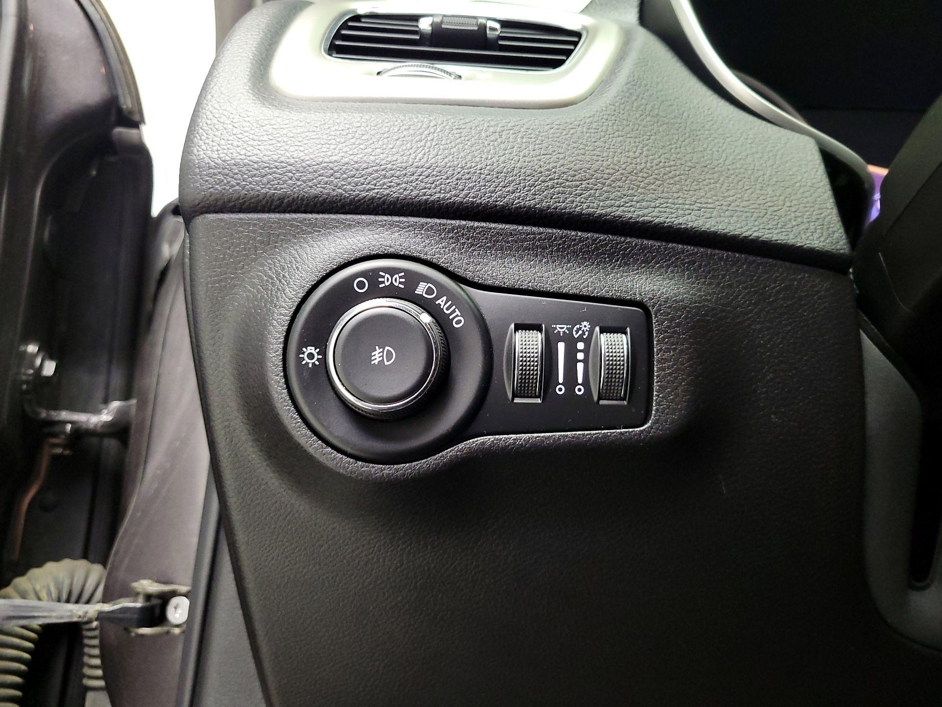 Thumbnail: 2018 Jeep Compass - 13