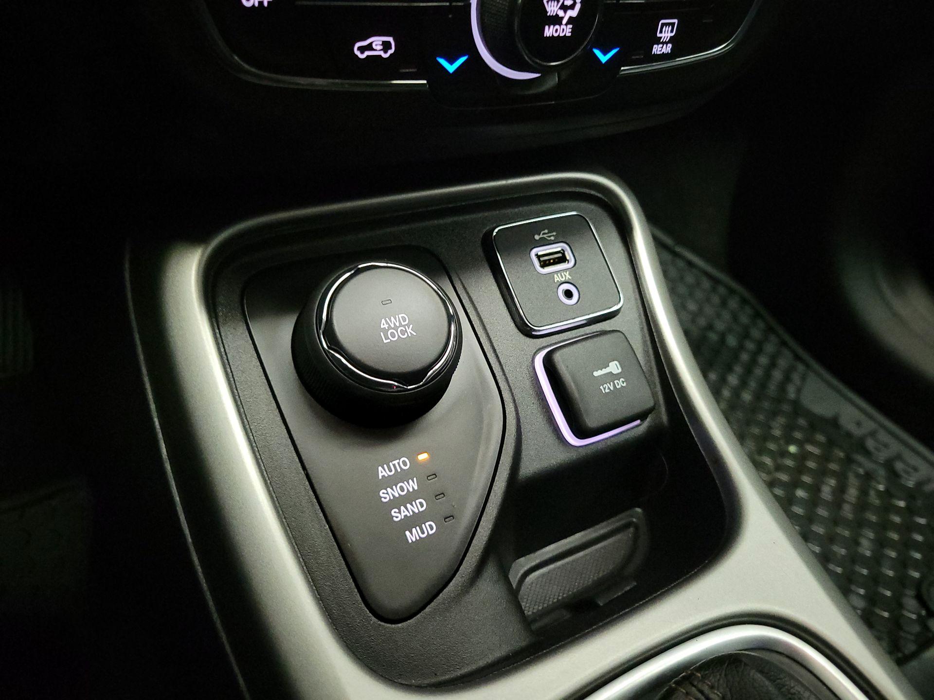 Thumbnail: 2018 Jeep Compass - 18