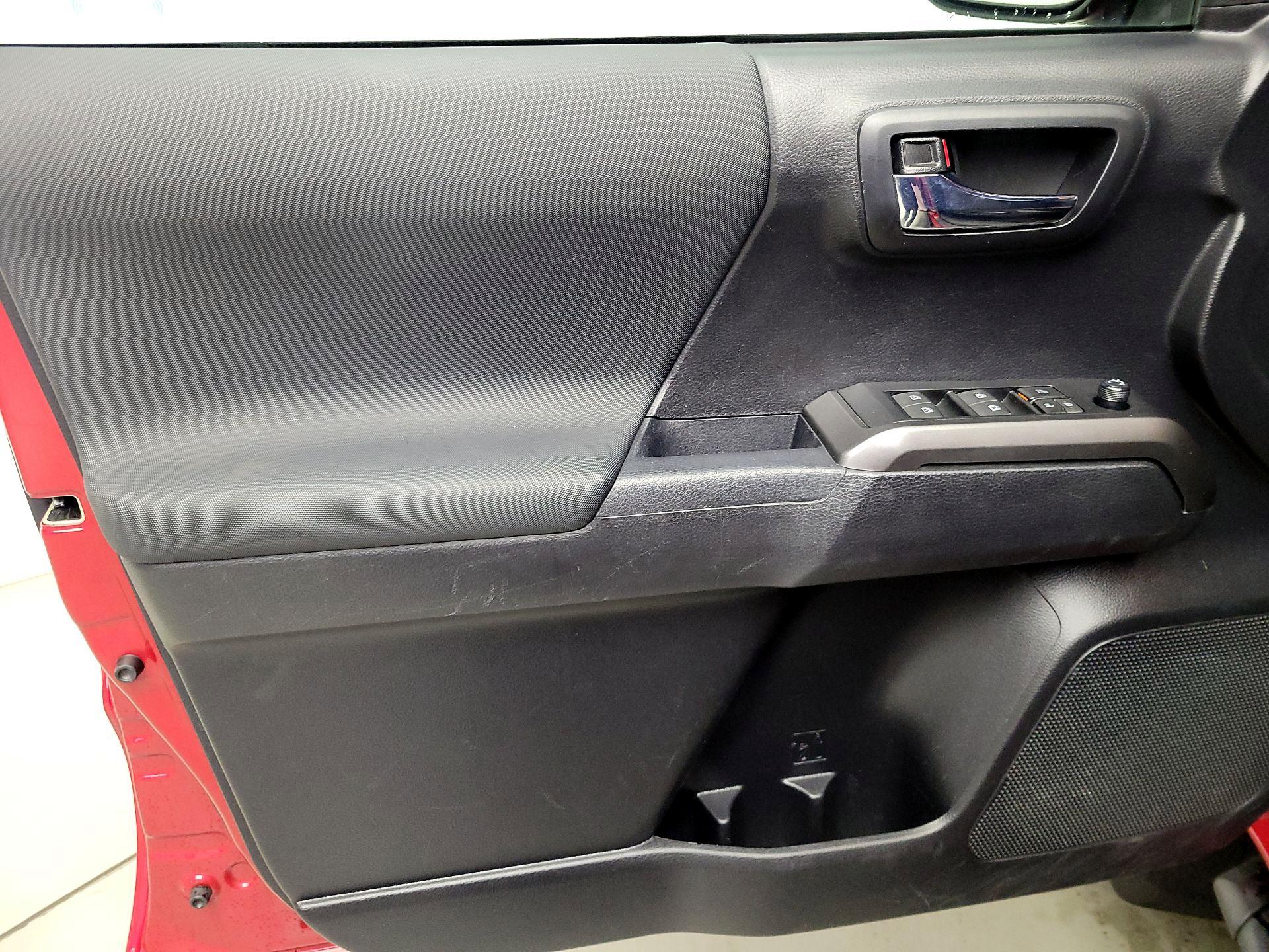 Thumbnail: 2021 Toyota Tacoma - 12