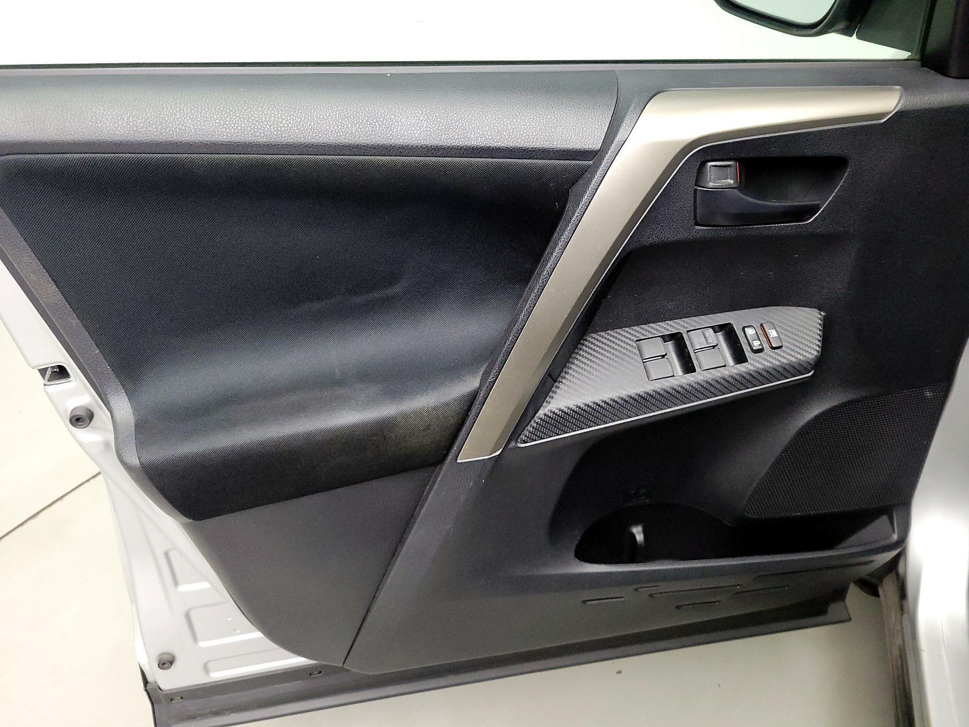 Thumbnail: 2015 Toyota RAV4 - 12