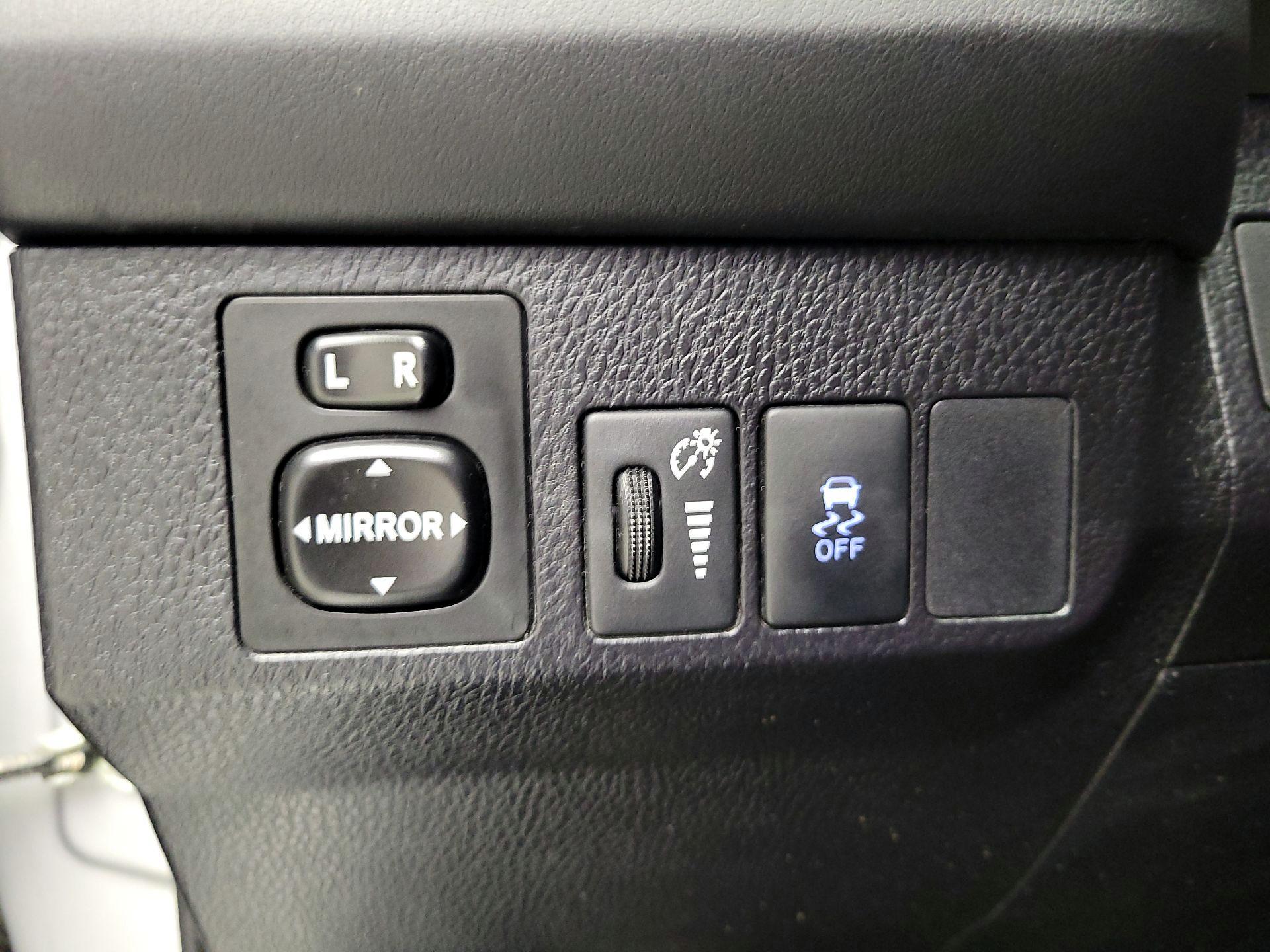 Thumbnail: 2015 Toyota RAV4 - 13