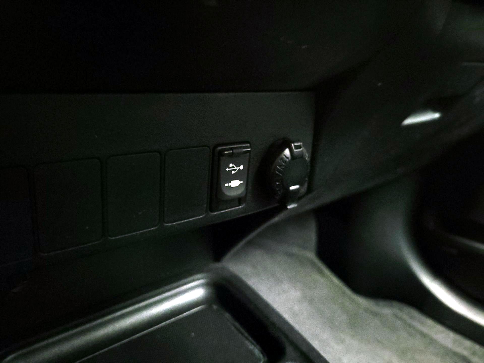 Thumbnail: 2015 Toyota RAV4 - 18