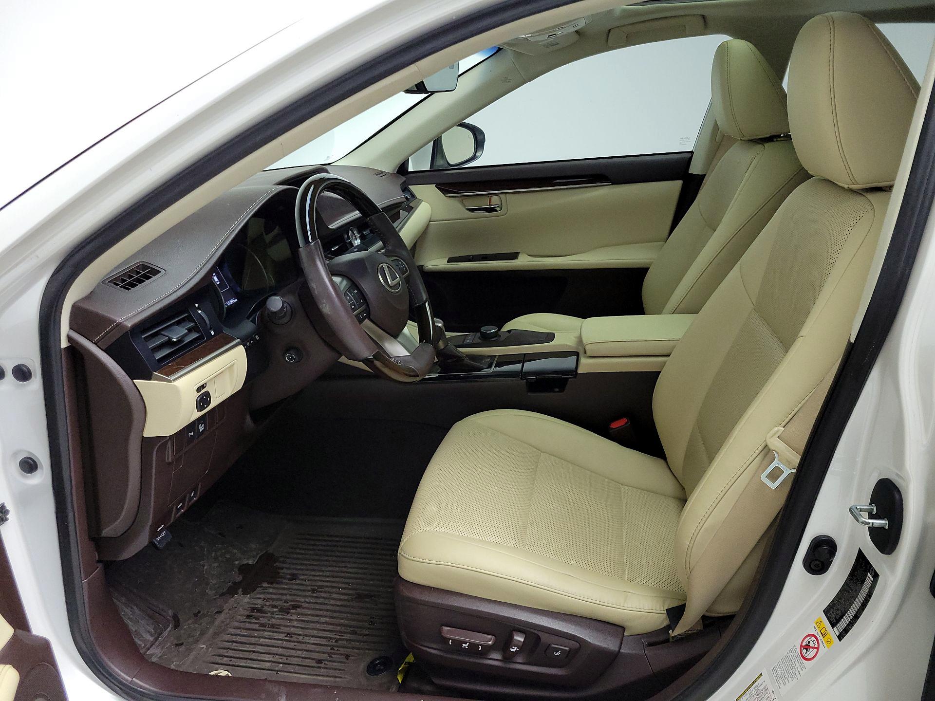 Thumbnail: 2016 Lexus ES - 11