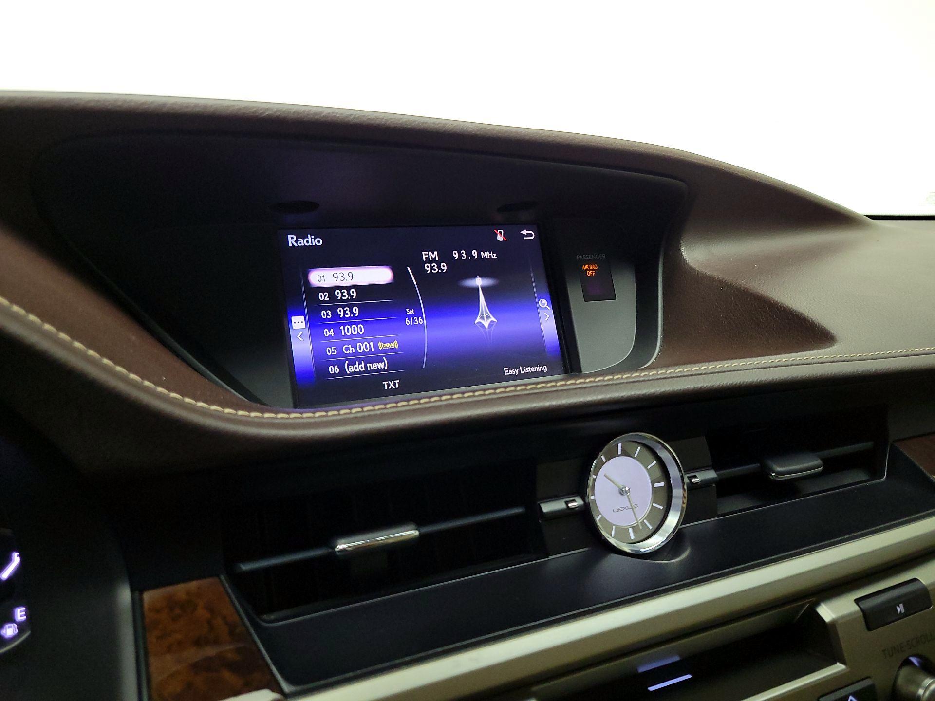 Thumbnail: 2016 Lexus ES - 15