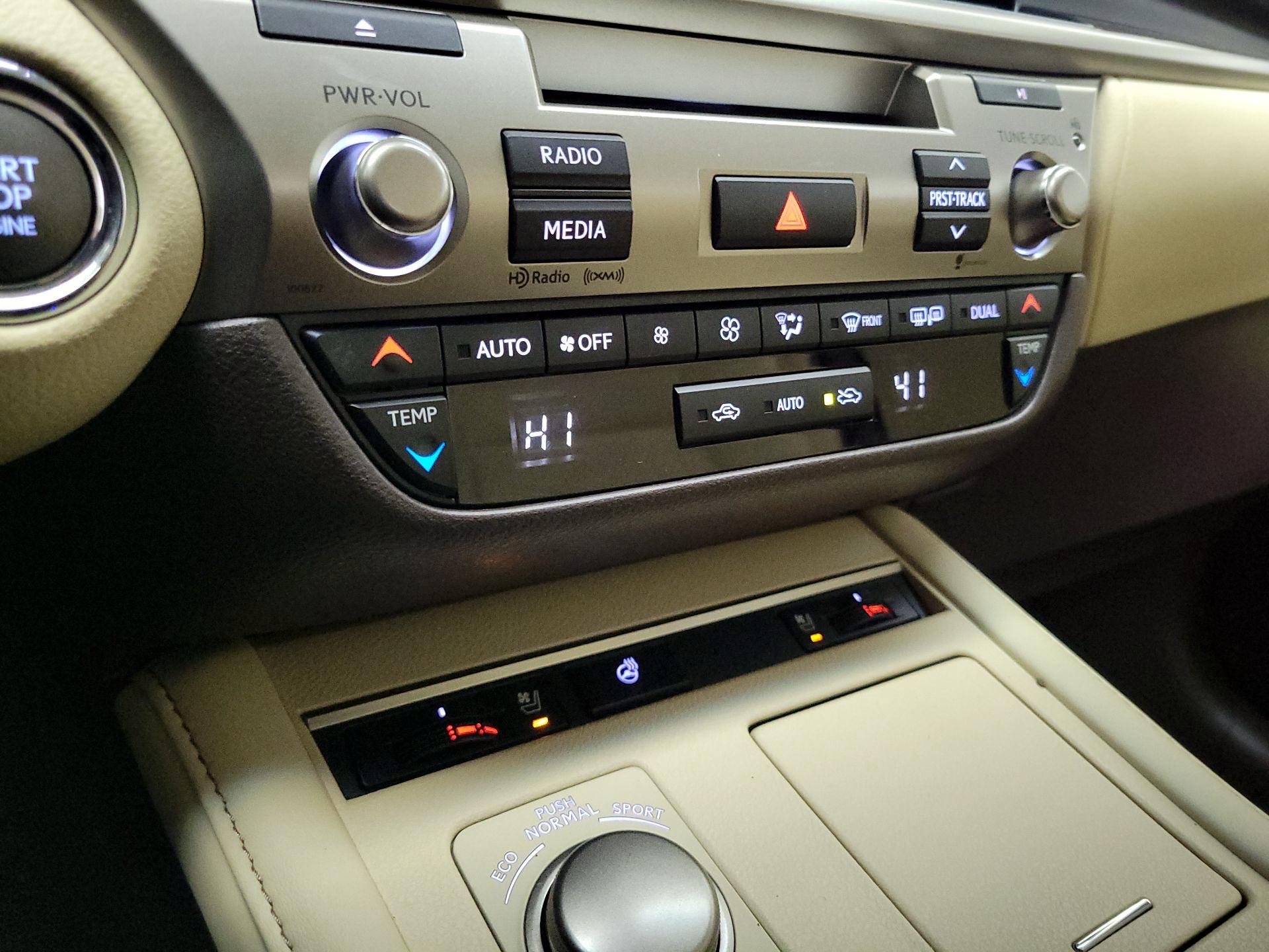 Thumbnail: 2016 Lexus ES - 16