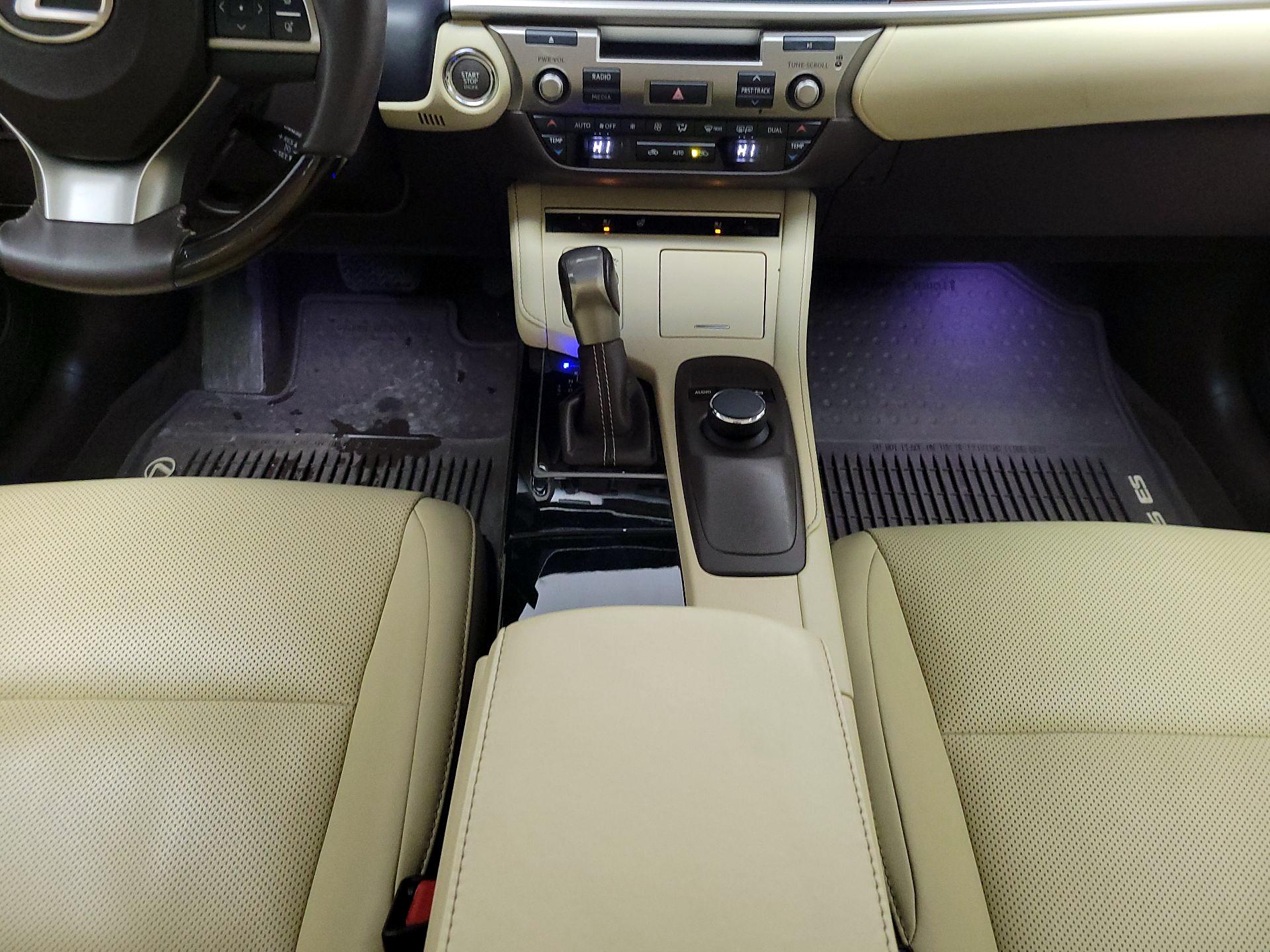 Thumbnail: 2016 Lexus ES - 17