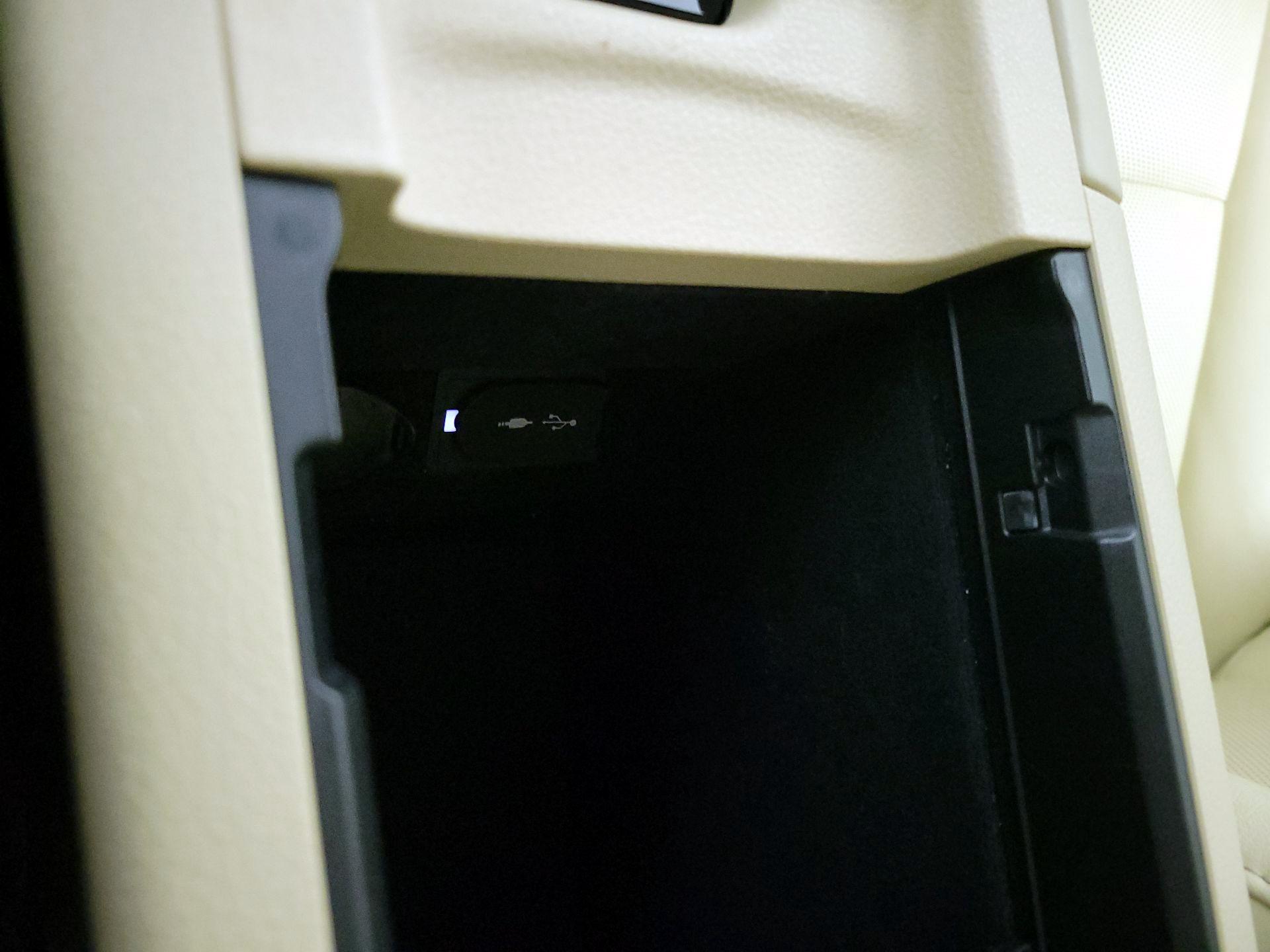 Thumbnail: 2016 Lexus ES - 18