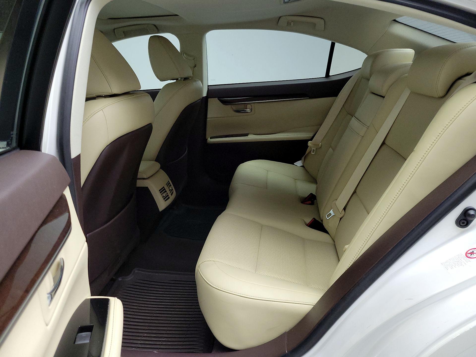 Thumbnail: 2016 Lexus ES - 20