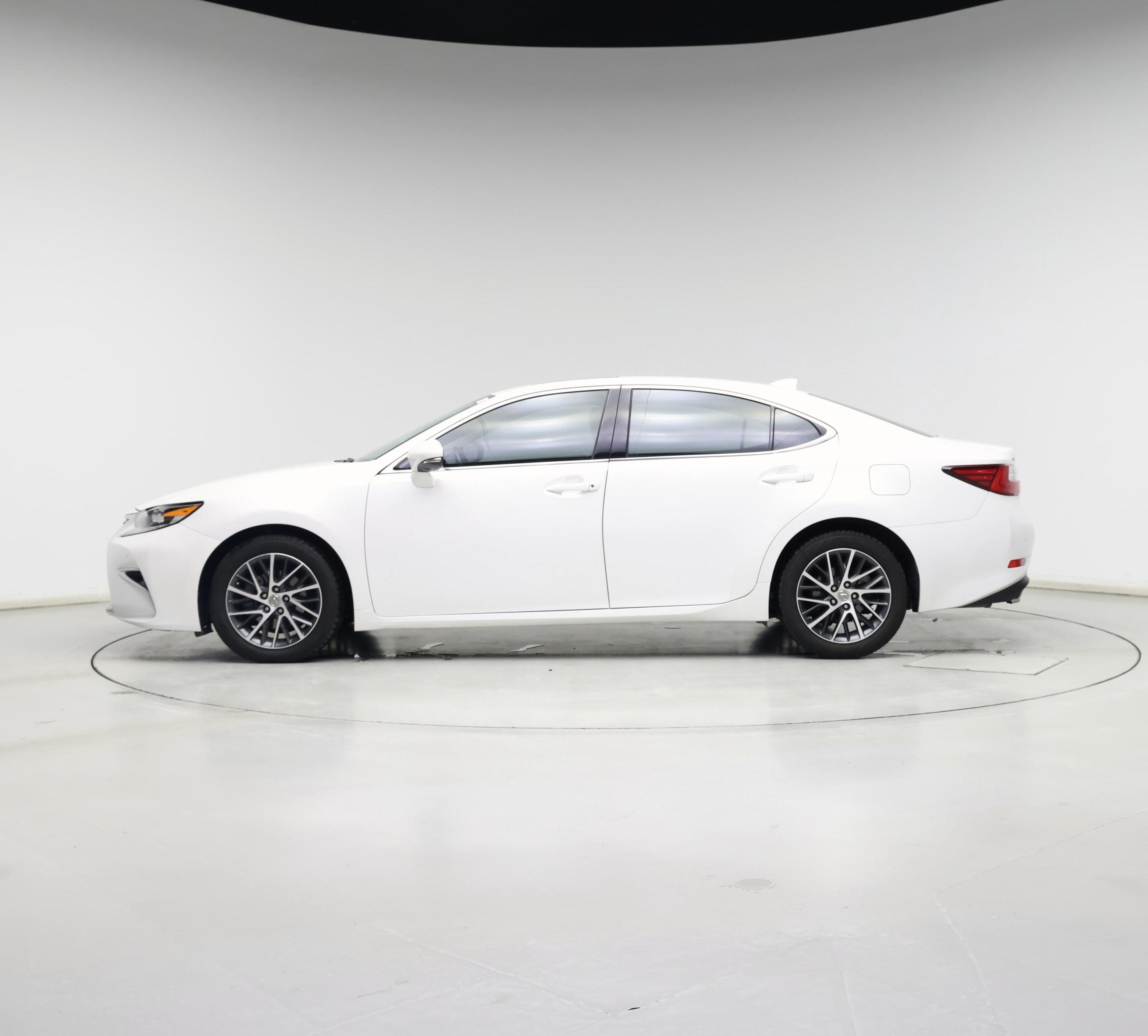 Thumbnail: 2016 Lexus ES - 3