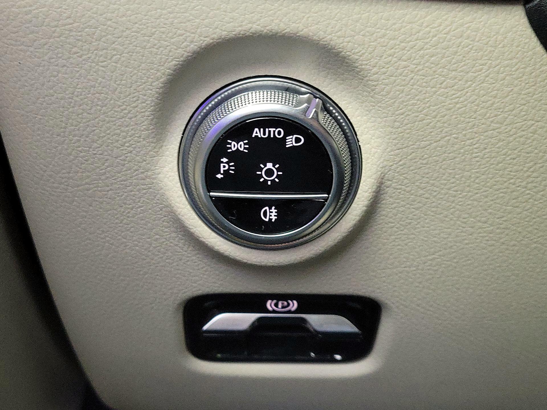 Thumbnail: 2023 Mercedes-Benz C-Class - 13