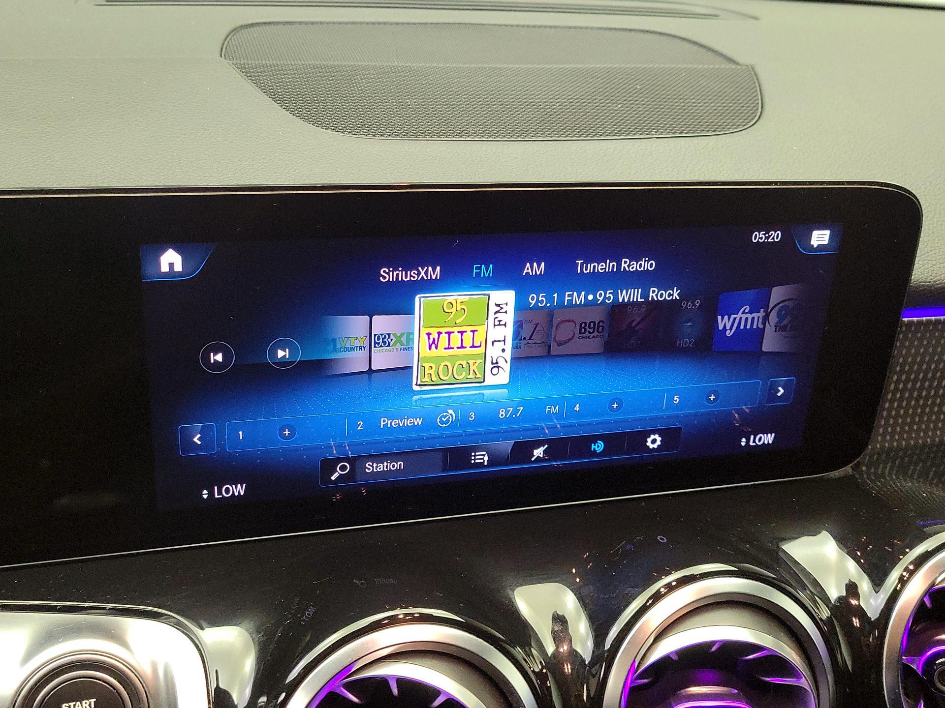 Thumbnail: 2022 Mercedes-Benz GLB - 16