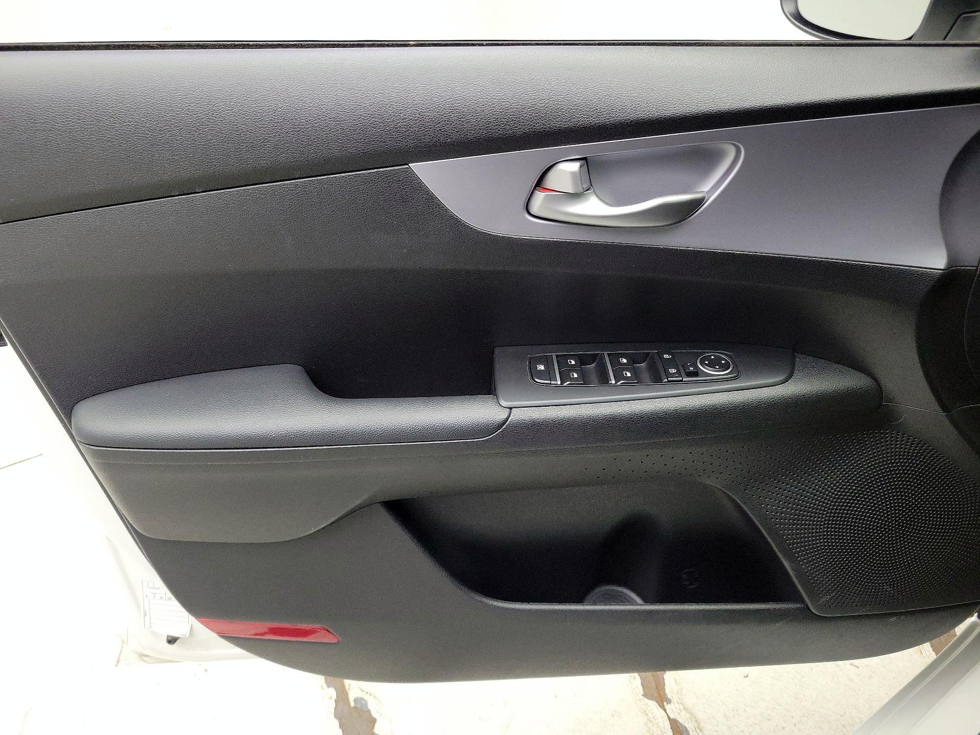 Thumbnail: 2024 Kia Forte - 12