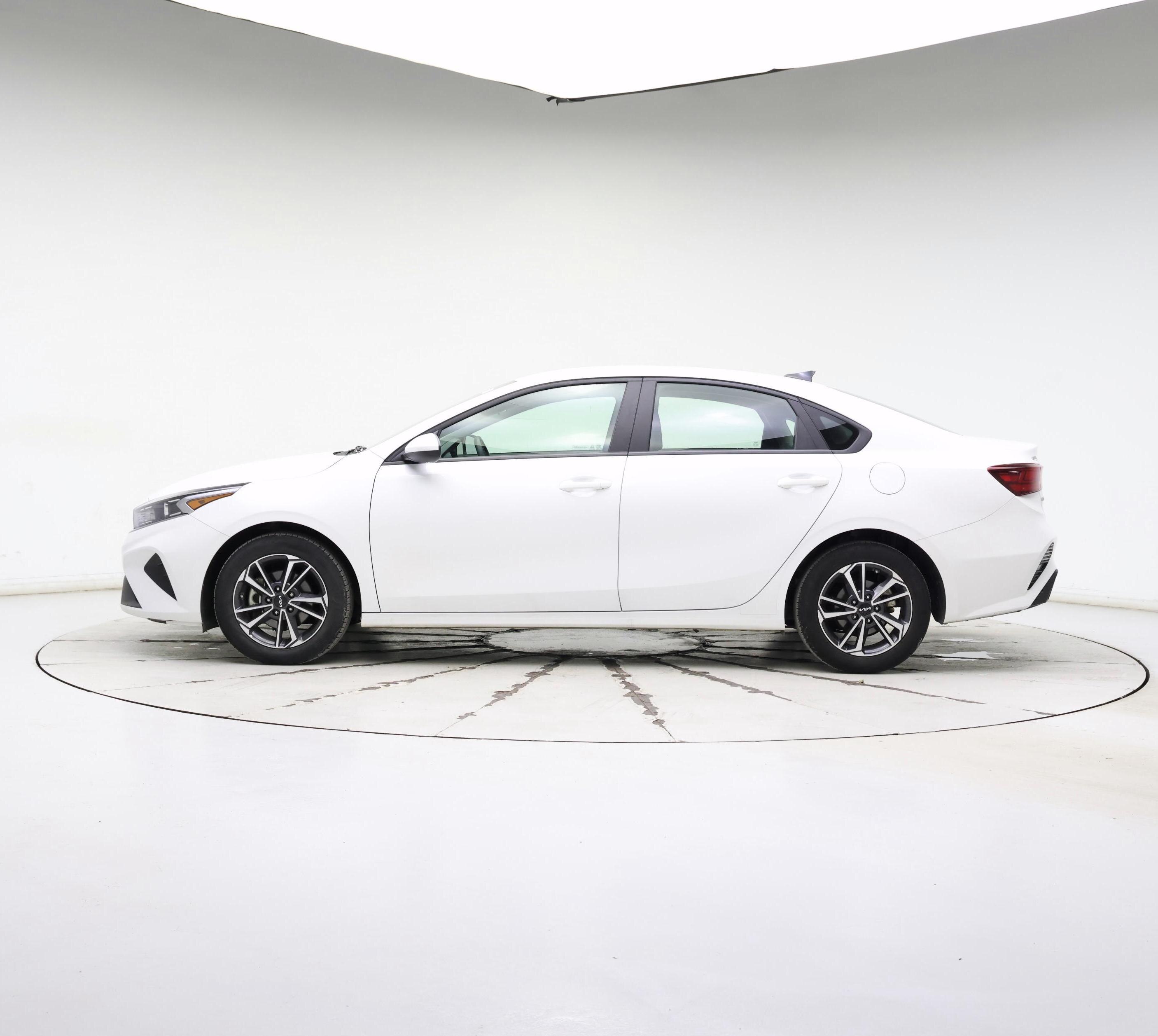 Thumbnail: 2024 Kia Forte - 3