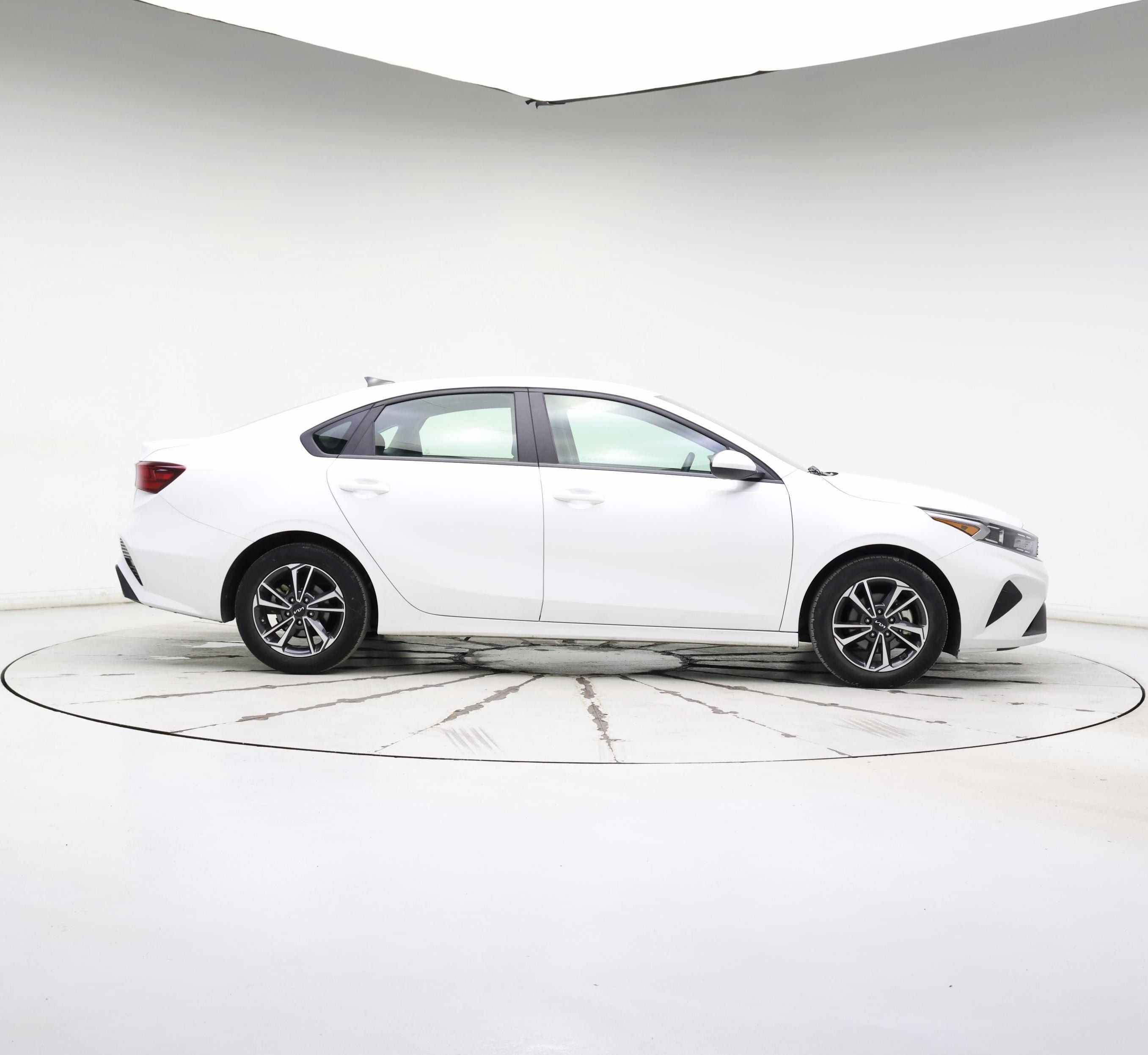 Thumbnail: 2024 Kia Forte - 7