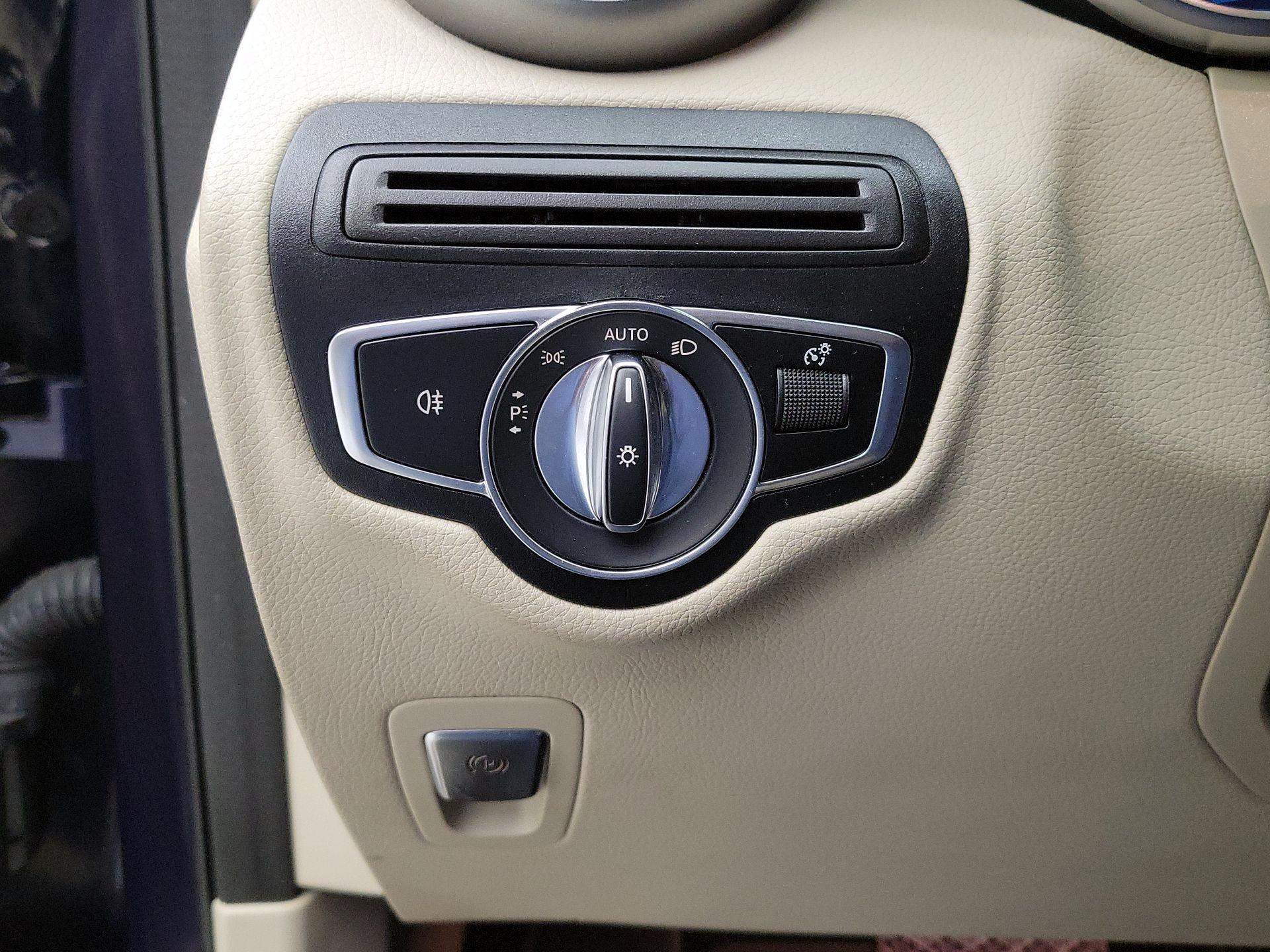 Thumbnail: 2022 Mercedes-Benz GLC - 13