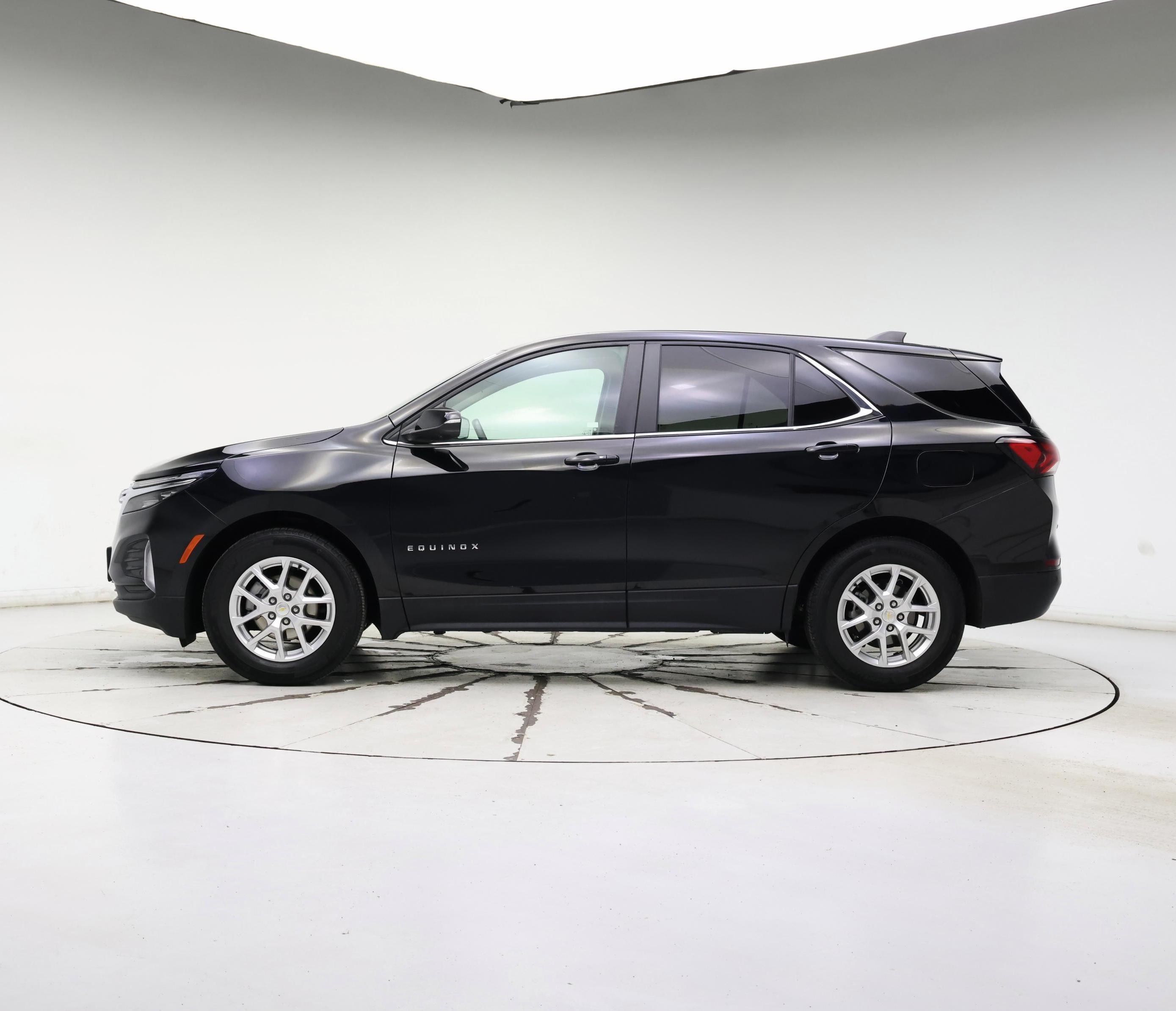 Thumbnail: 2022 Chevrolet Equinox - 3