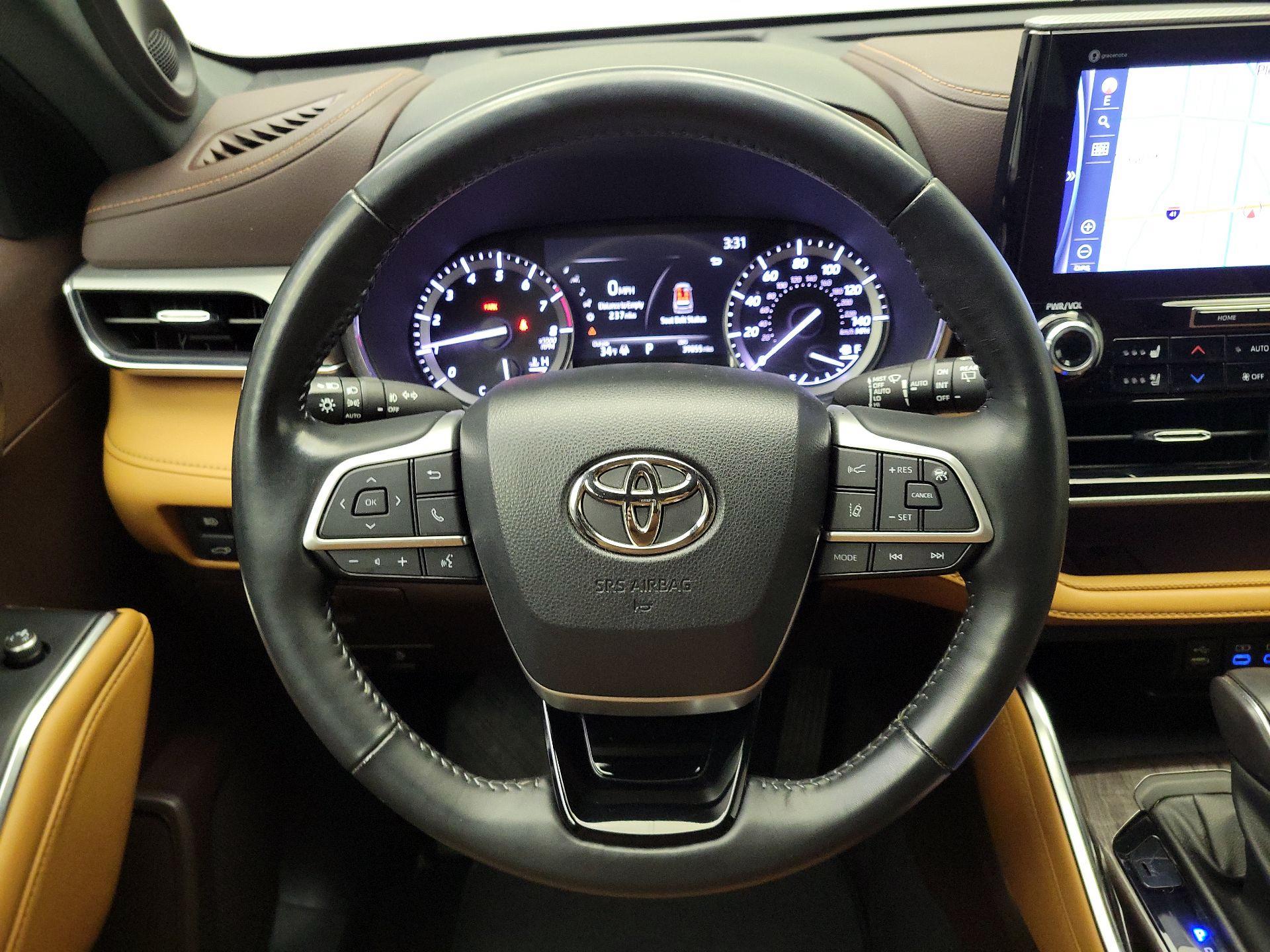 Thumbnail: 2022 Toyota Highlander - 10