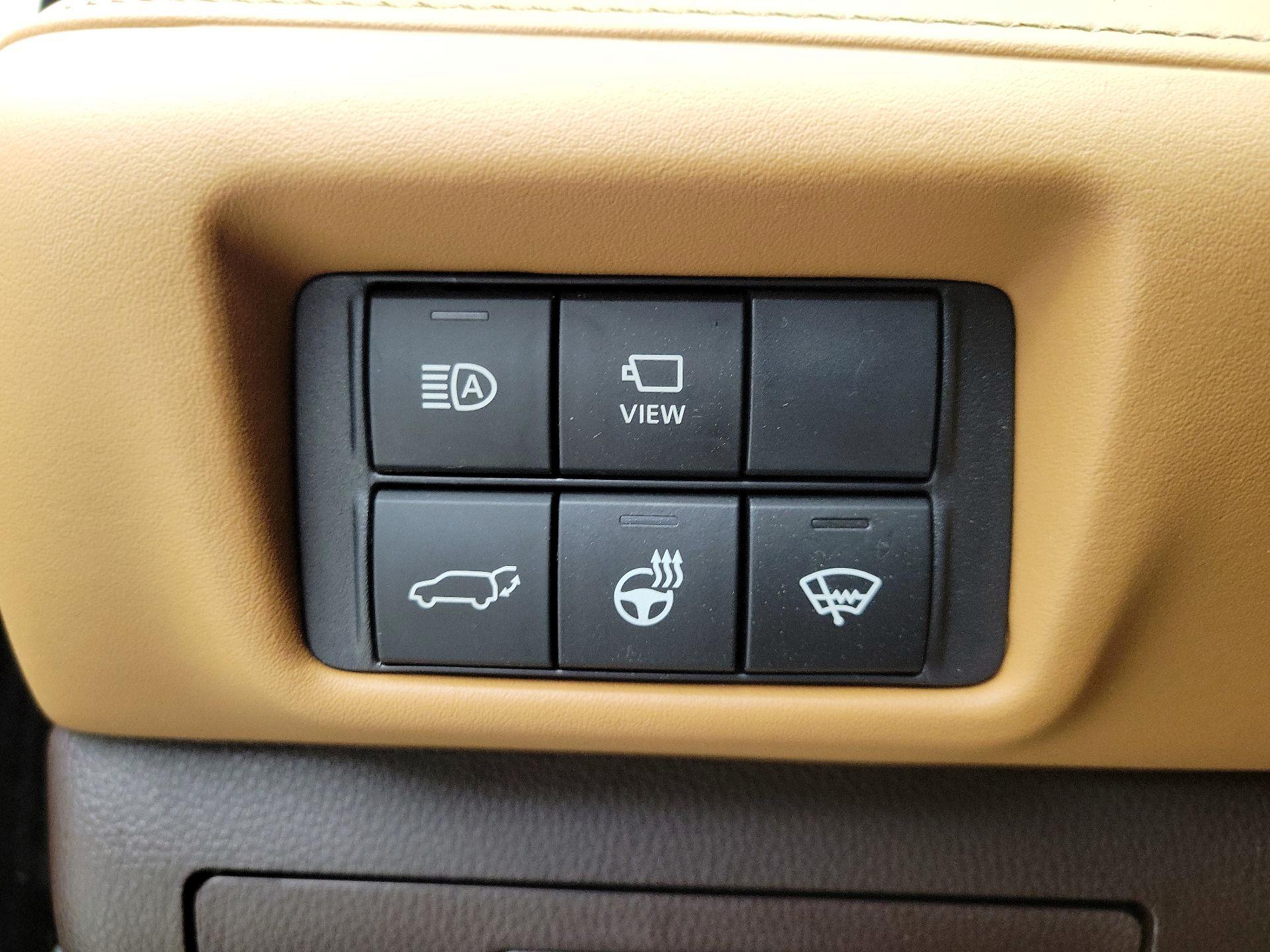 Thumbnail: 2022 Toyota Highlander - 13