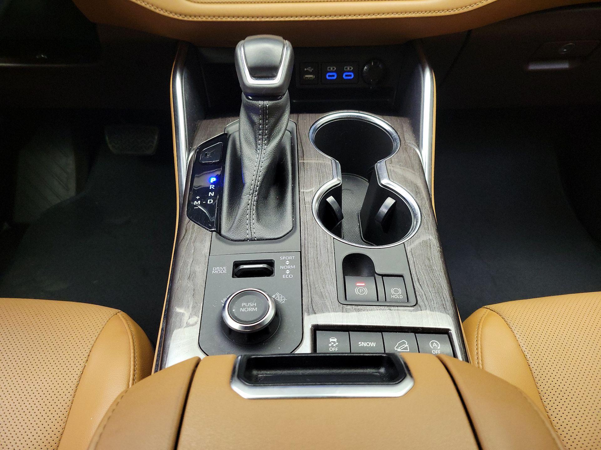 Thumbnail: 2022 Toyota Highlander - 18