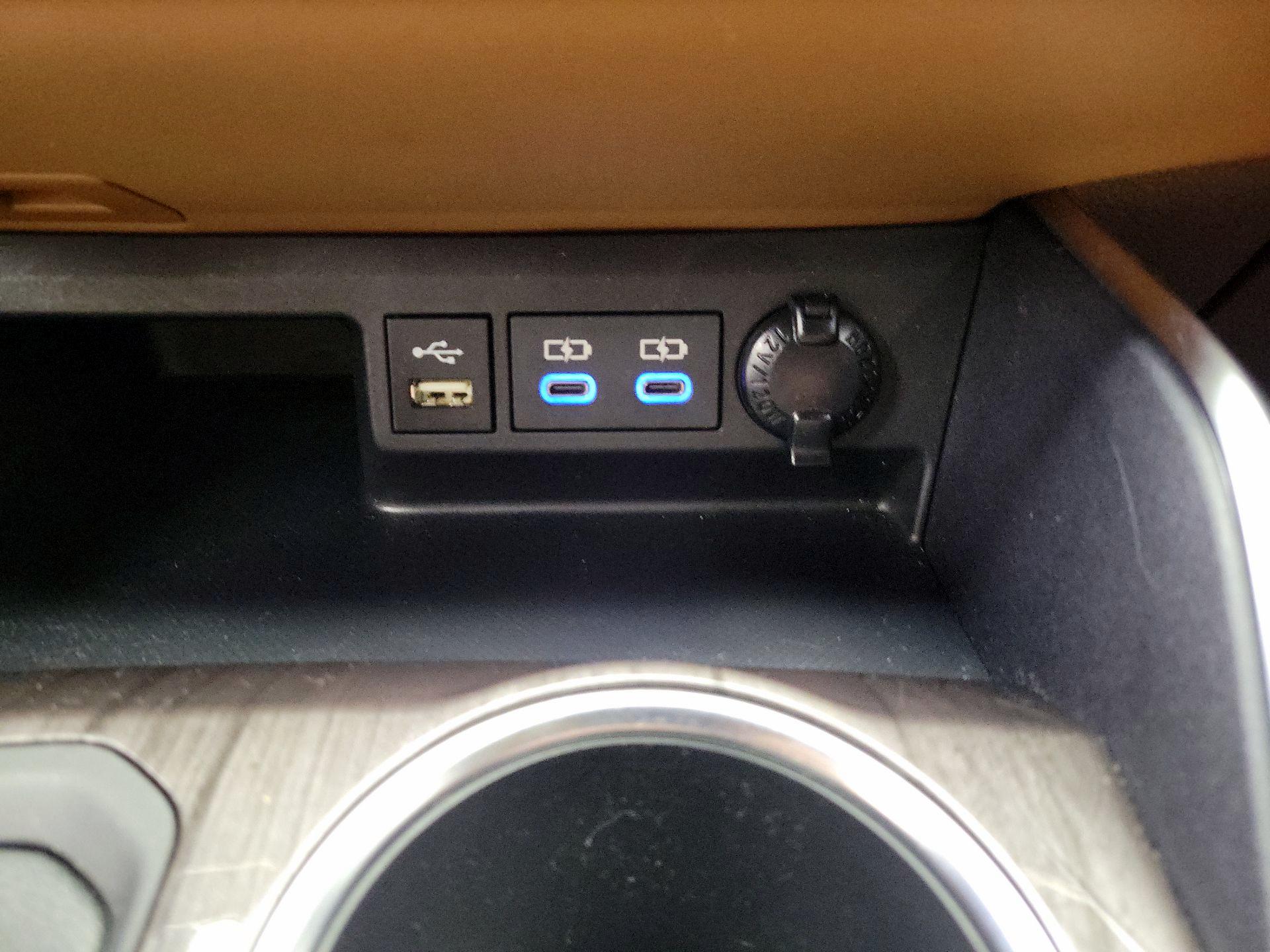 Thumbnail: 2022 Toyota Highlander - 19