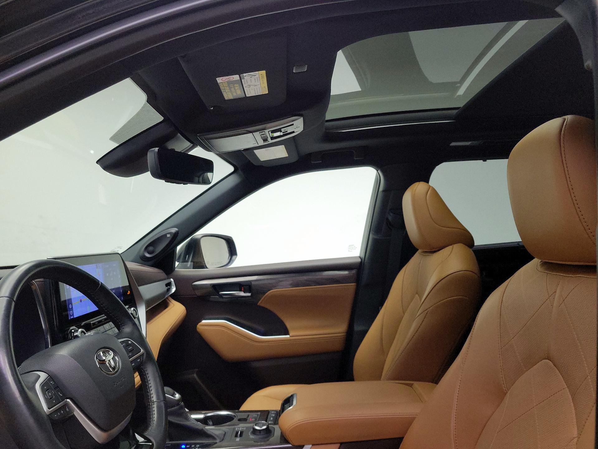 Thumbnail: 2022 Toyota Highlander - 20