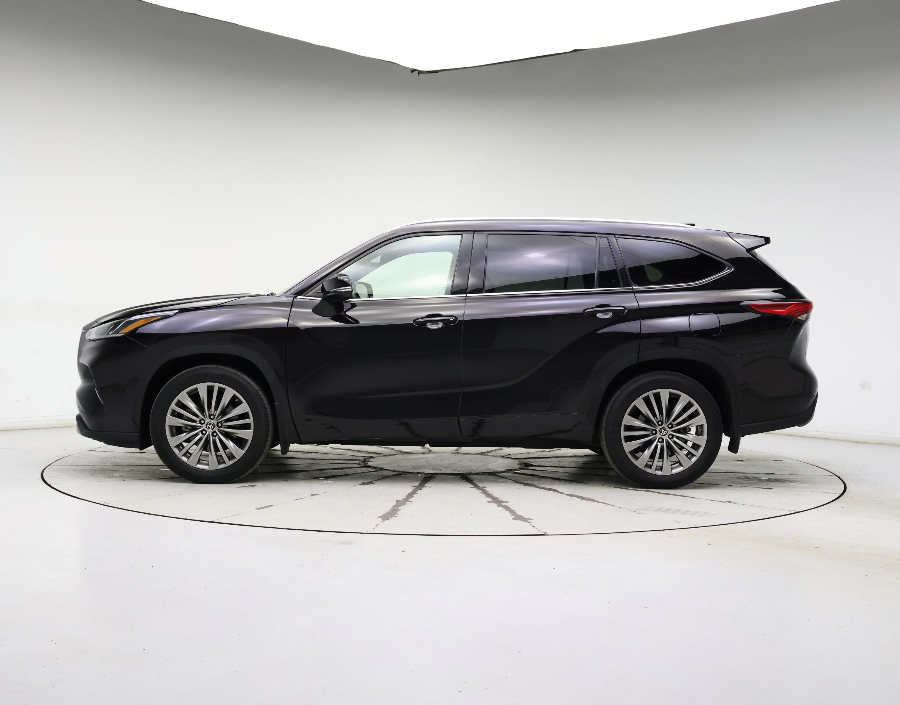 Thumbnail: 2022 Toyota Highlander - 3