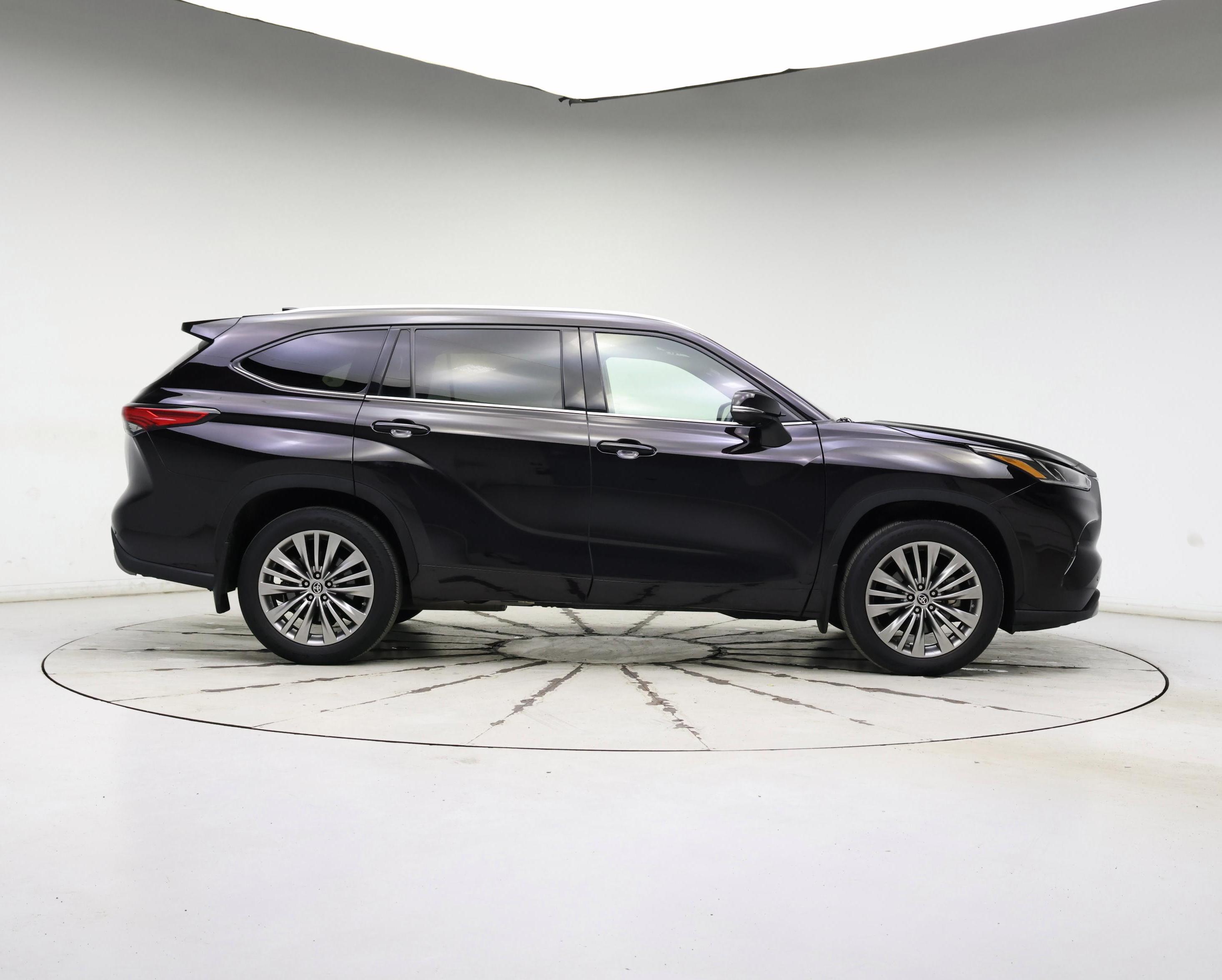 Thumbnail: 2022 Toyota Highlander - 7