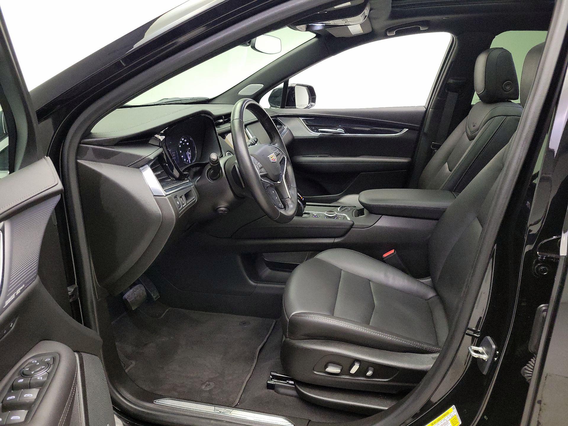 Thumbnail: 2023 Cadillac XT5 - 11