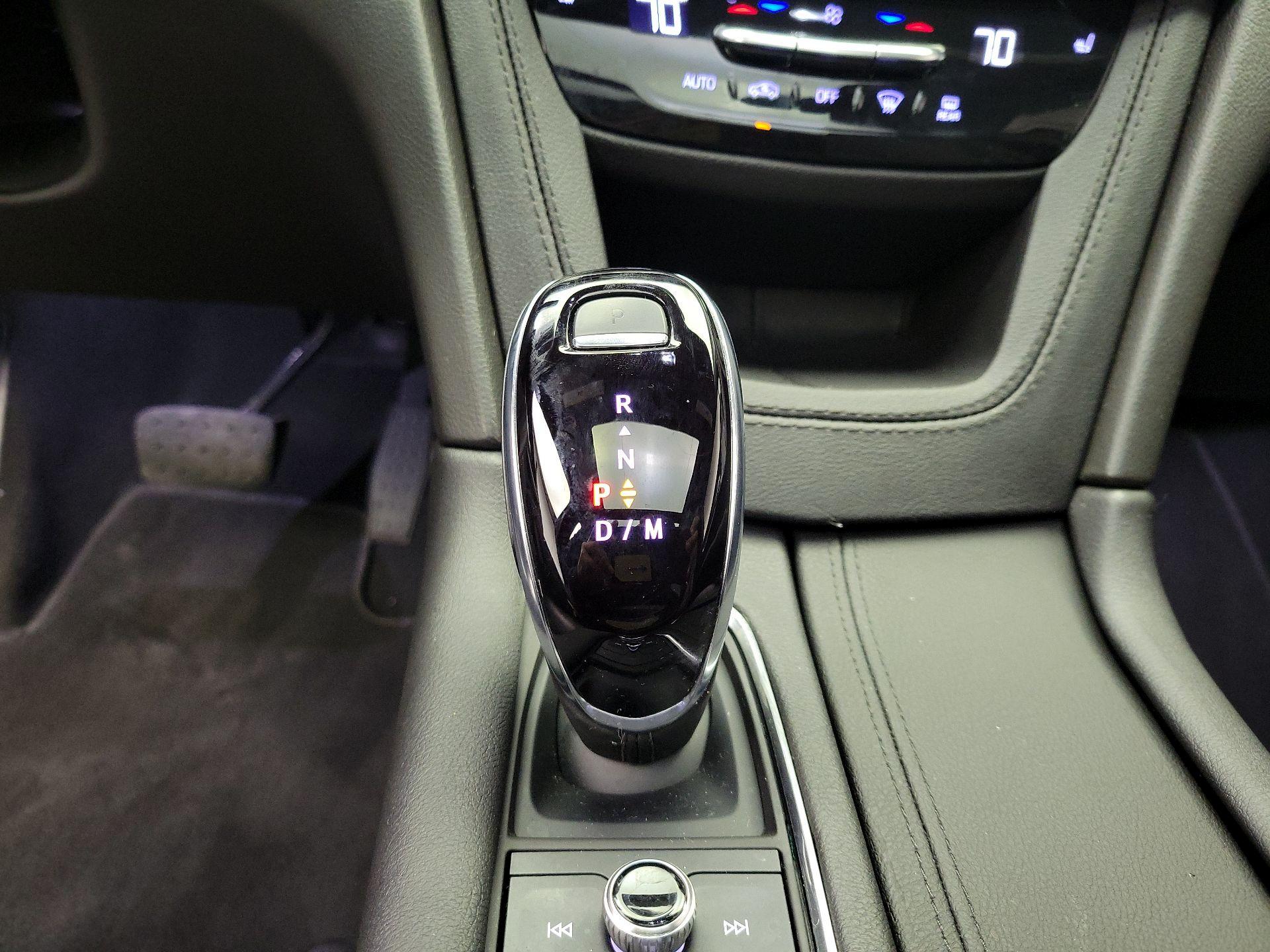 Thumbnail: 2023 Cadillac XT5 - 16