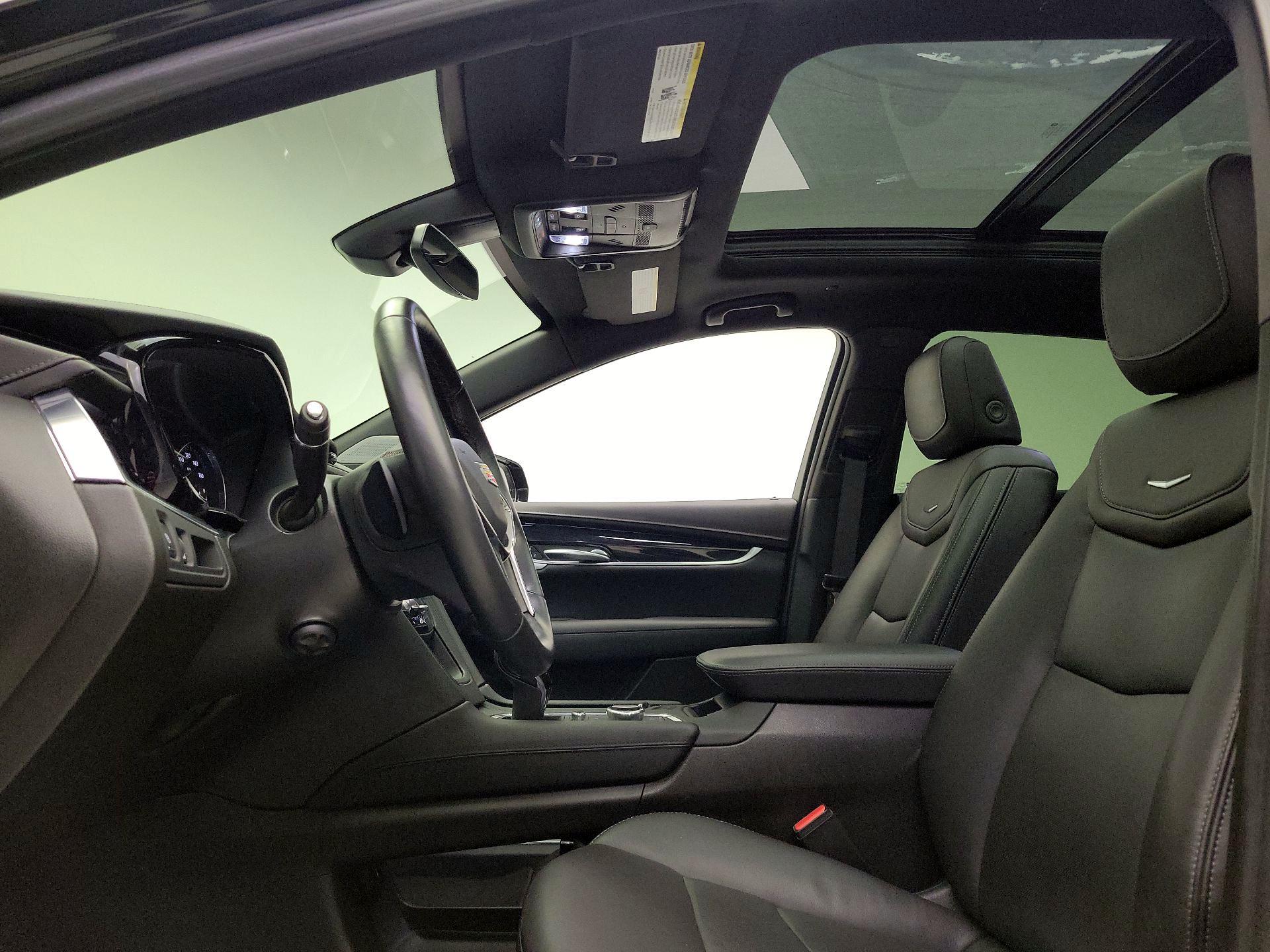 Thumbnail: 2023 Cadillac XT5 - 17