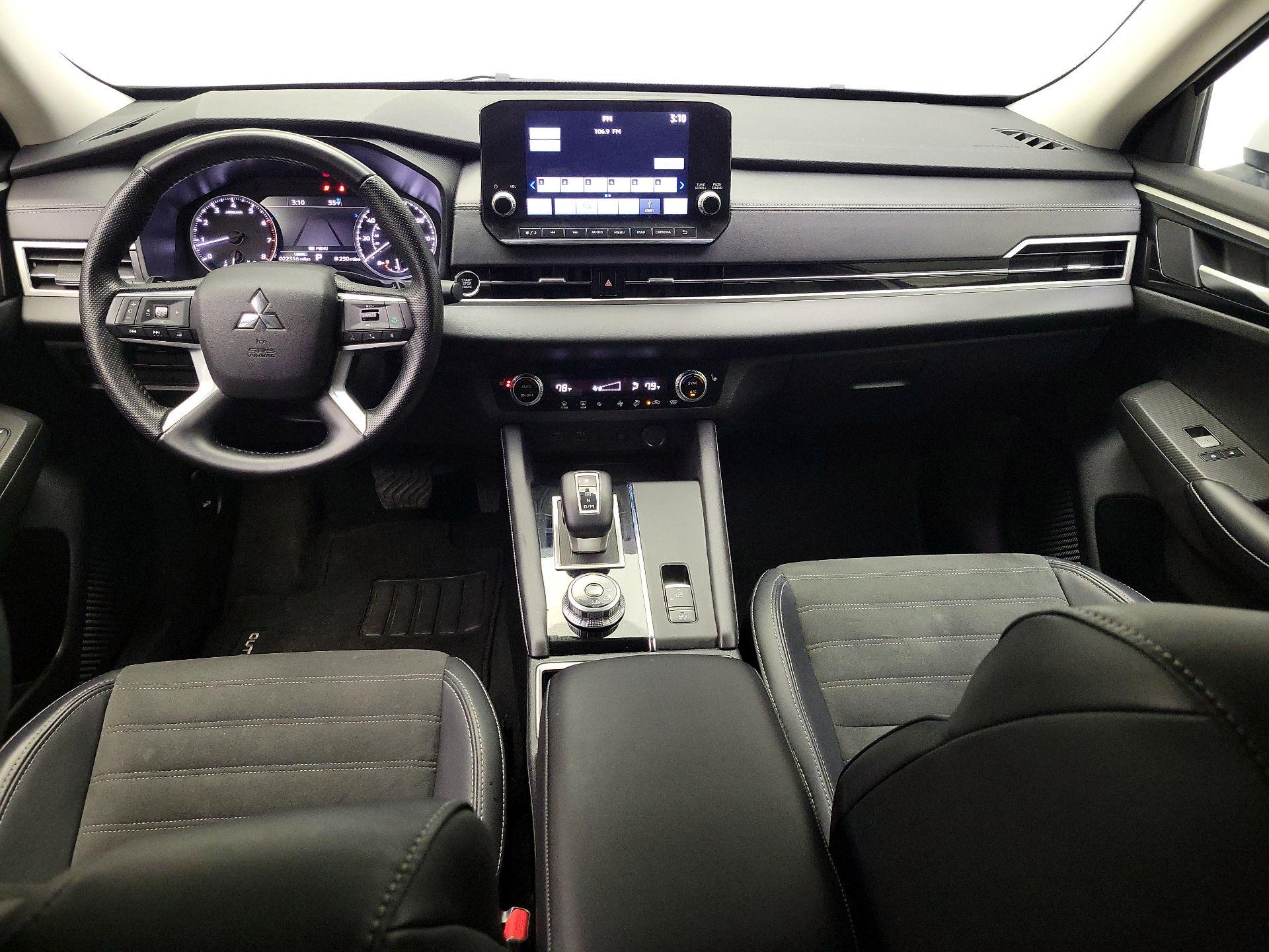 Thumbnail: 2024 Mitsubishi Outlander - 9