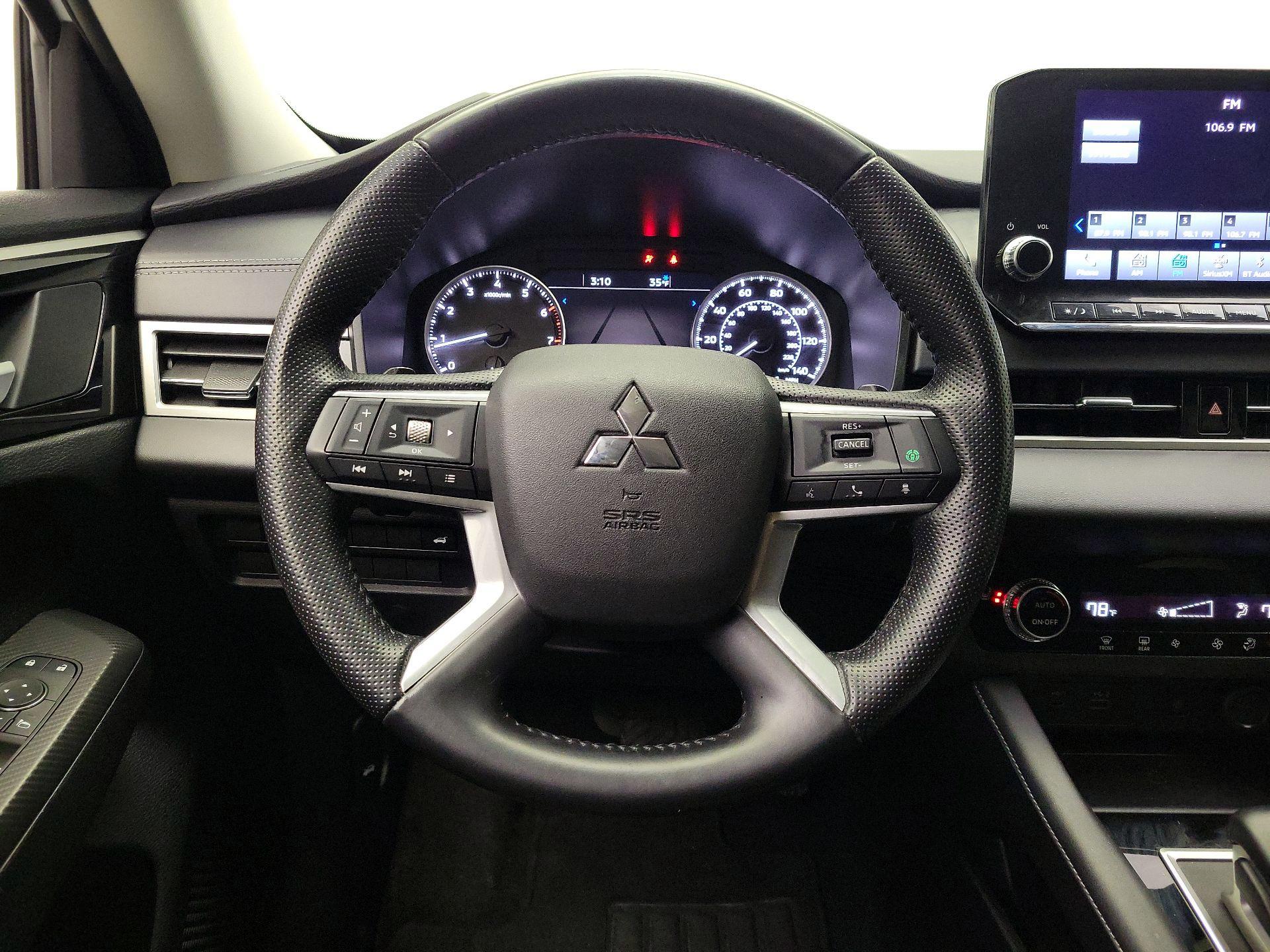 Thumbnail: 2024 Mitsubishi Outlander - 10