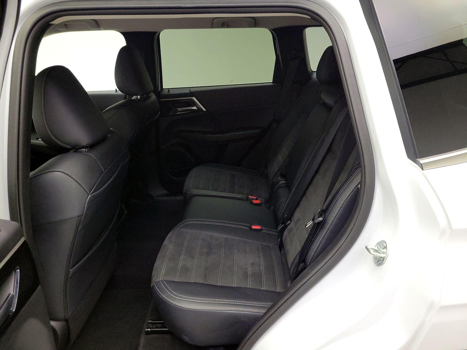 Thumbnail: 2024 Mitsubishi Outlander - 20