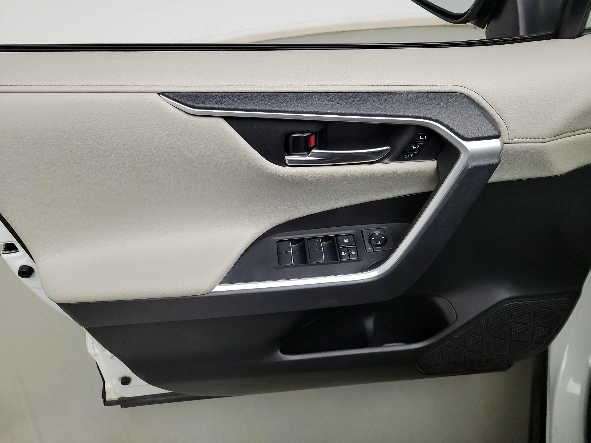 Thumbnail: 2021 Toyota RAV4 - 12