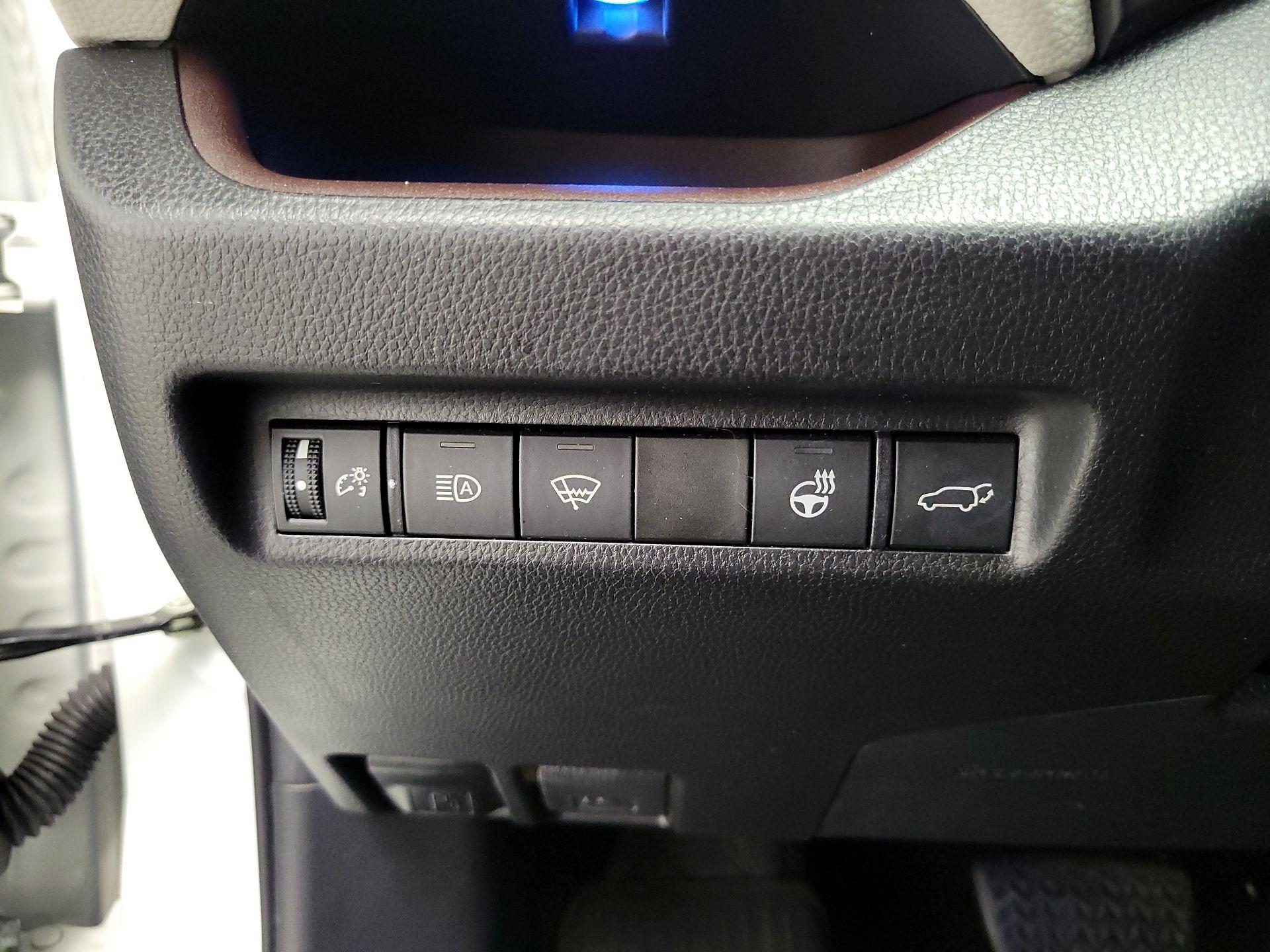 Thumbnail: 2021 Toyota RAV4 - 13