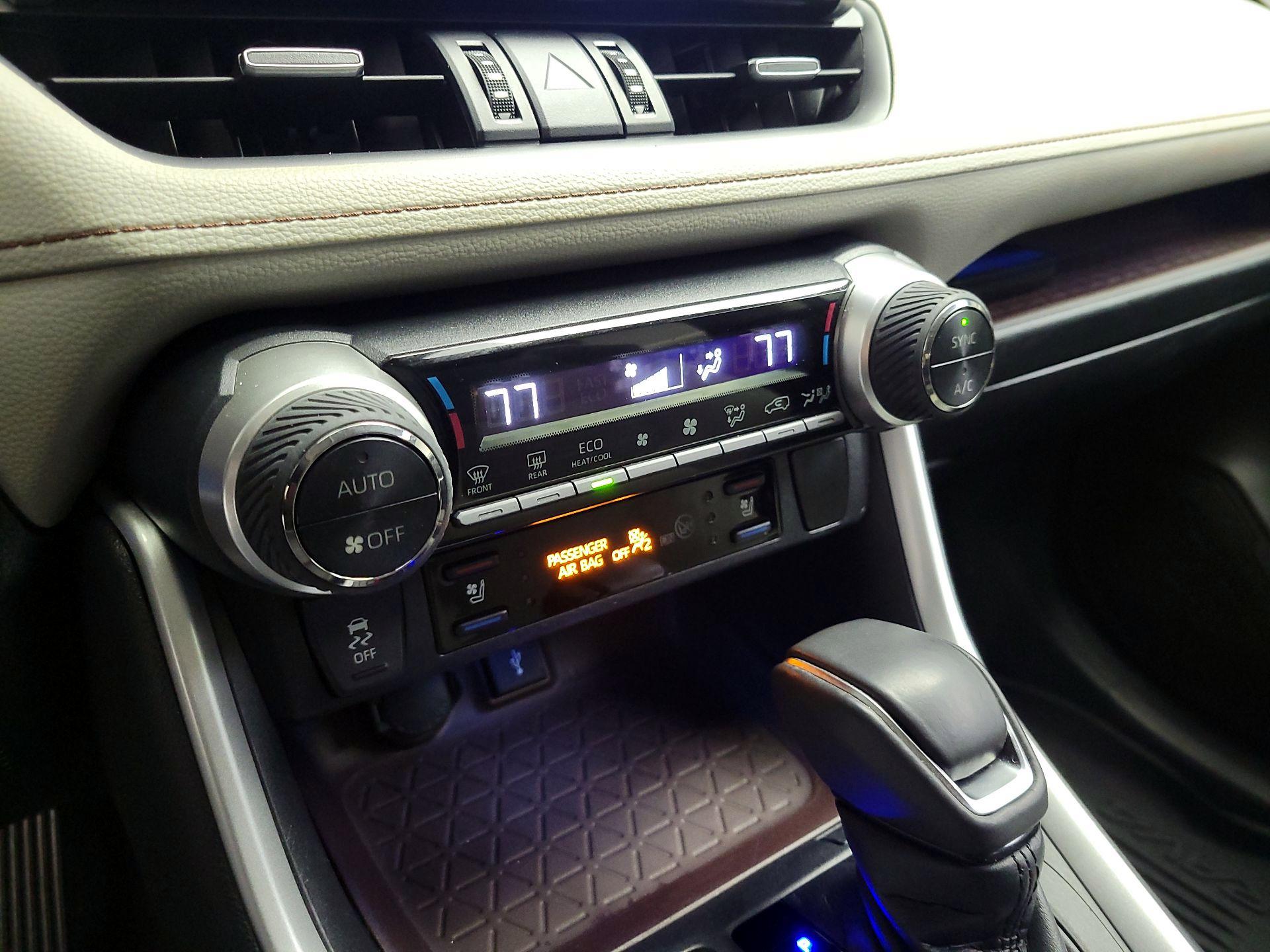 Thumbnail: 2021 Toyota RAV4 - 17