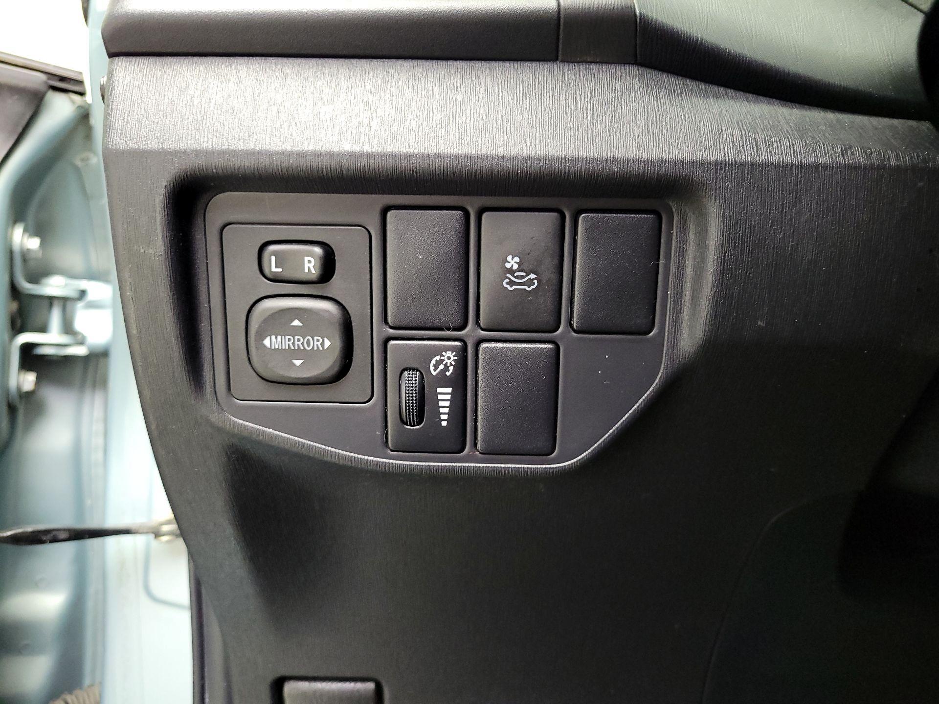 Thumbnail: 2014 Toyota Prius - 13