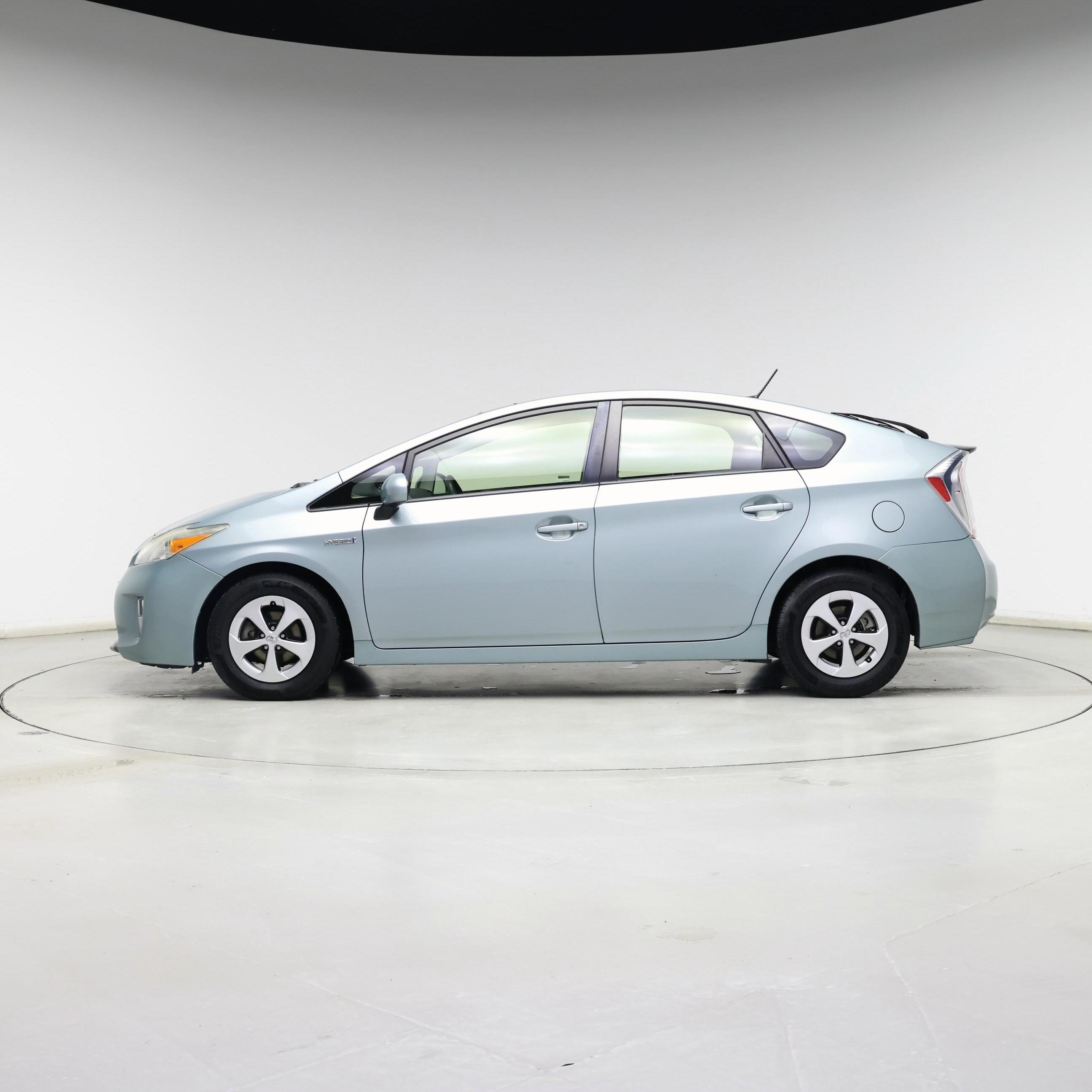 Thumbnail: 2014 Toyota Prius - 3