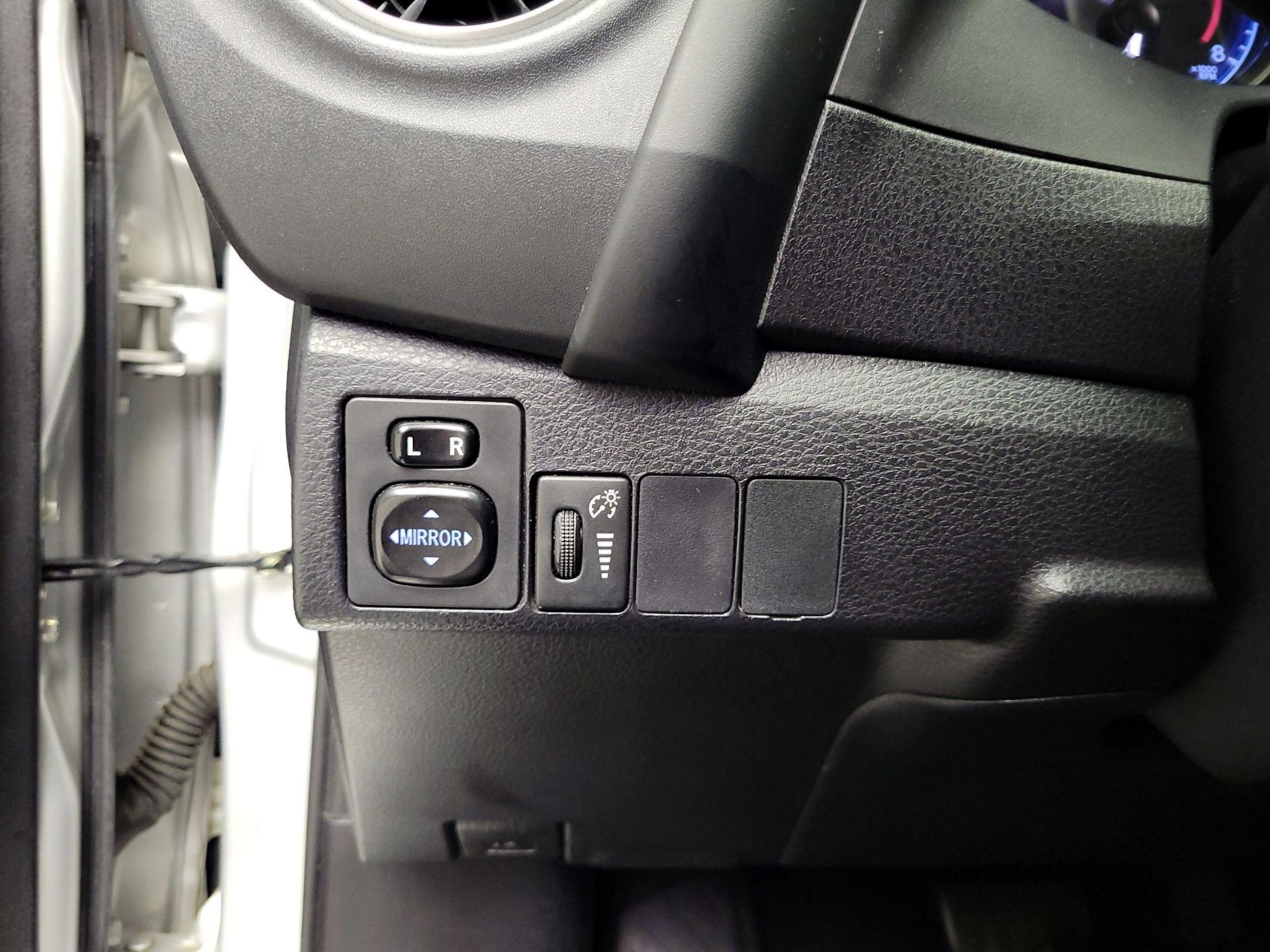 Thumbnail: 2017 Toyota Corolla - 13